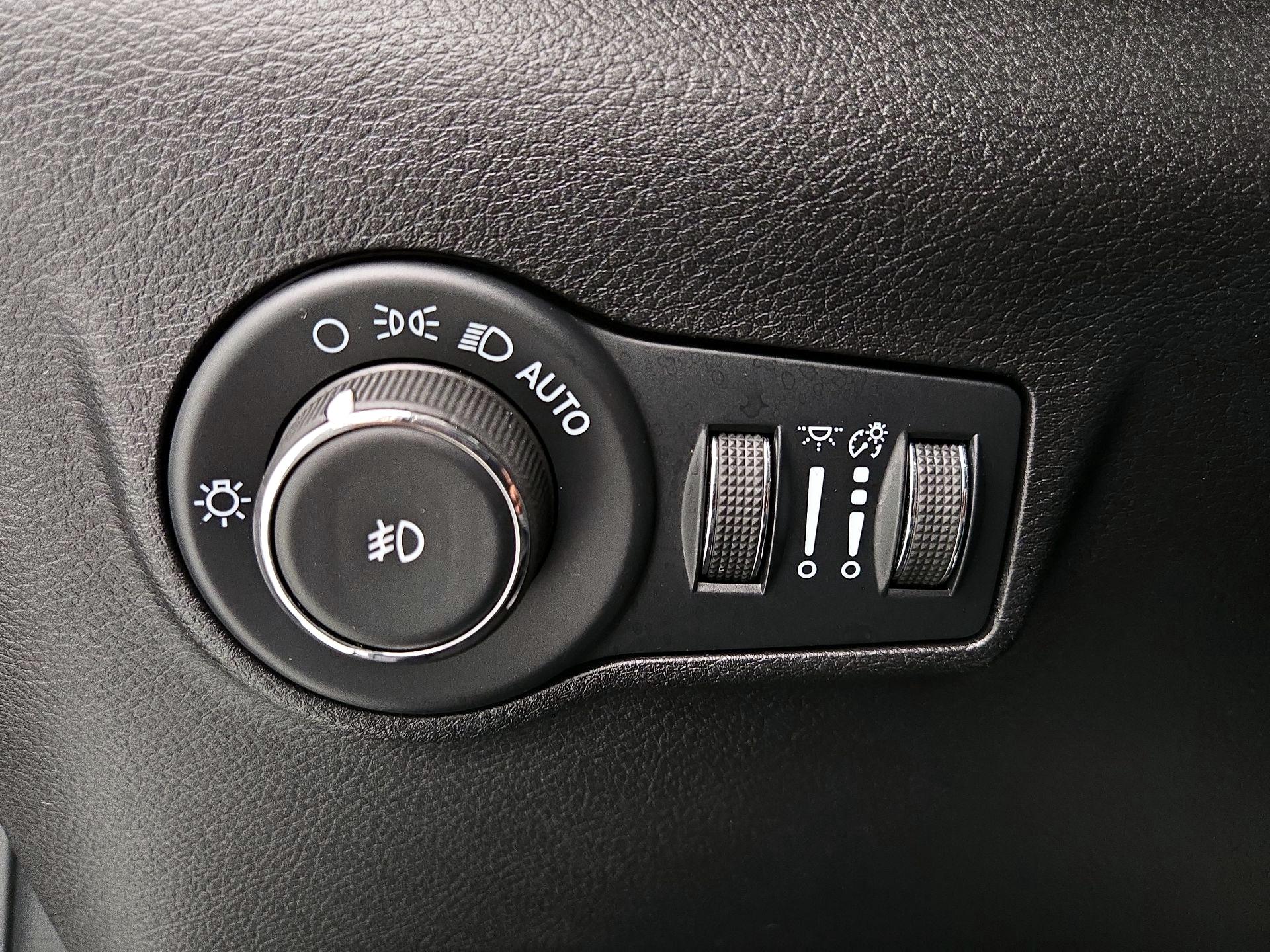 Thumbnail: 2022 Jeep Compass - 13