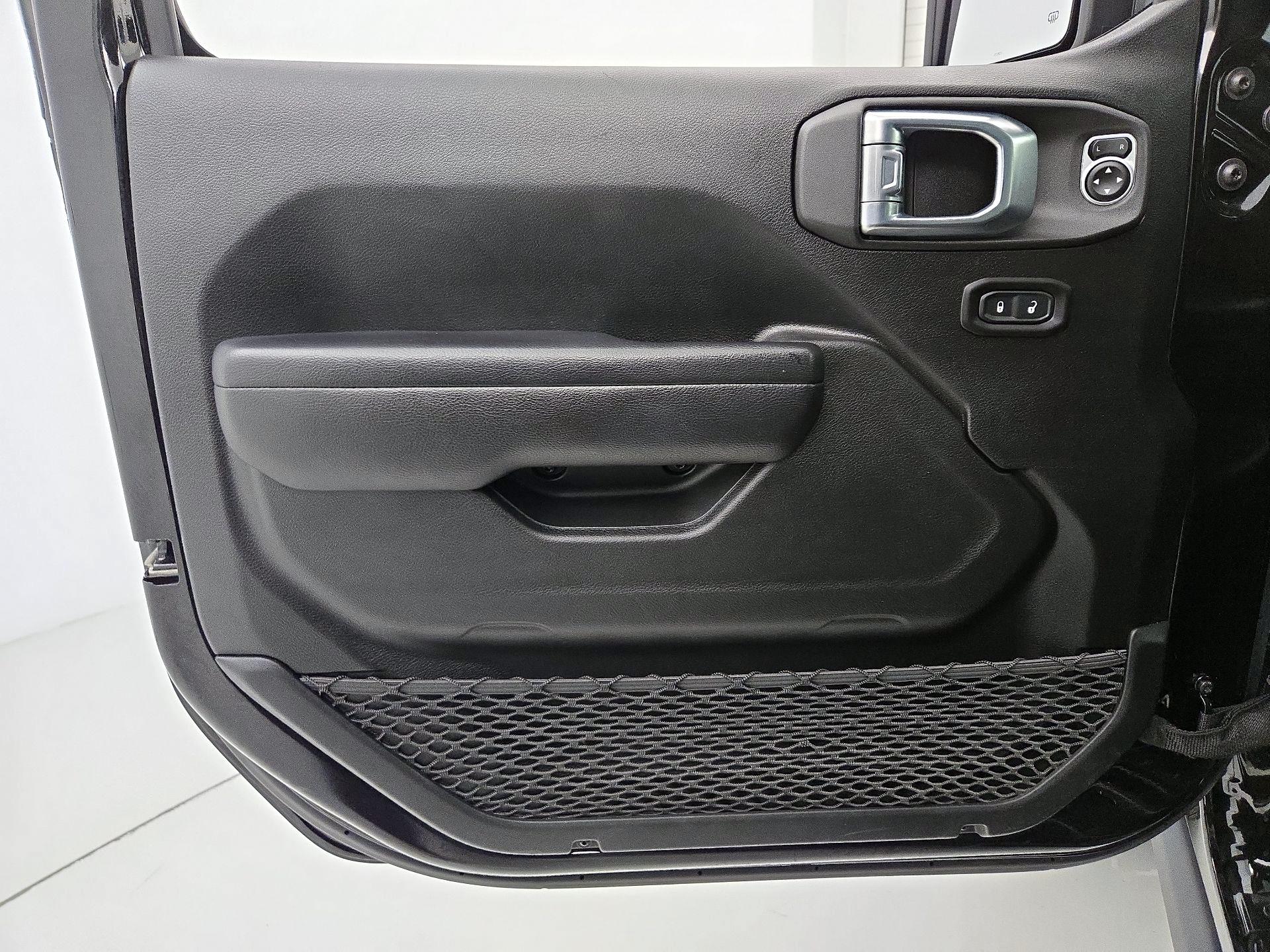 Thumbnail: 2021 Jeep Gladiator - 12