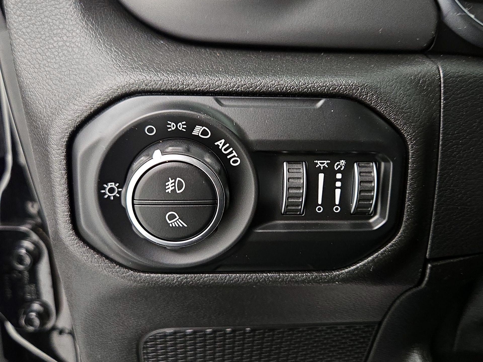 Thumbnail: 2021 Jeep Gladiator - 13