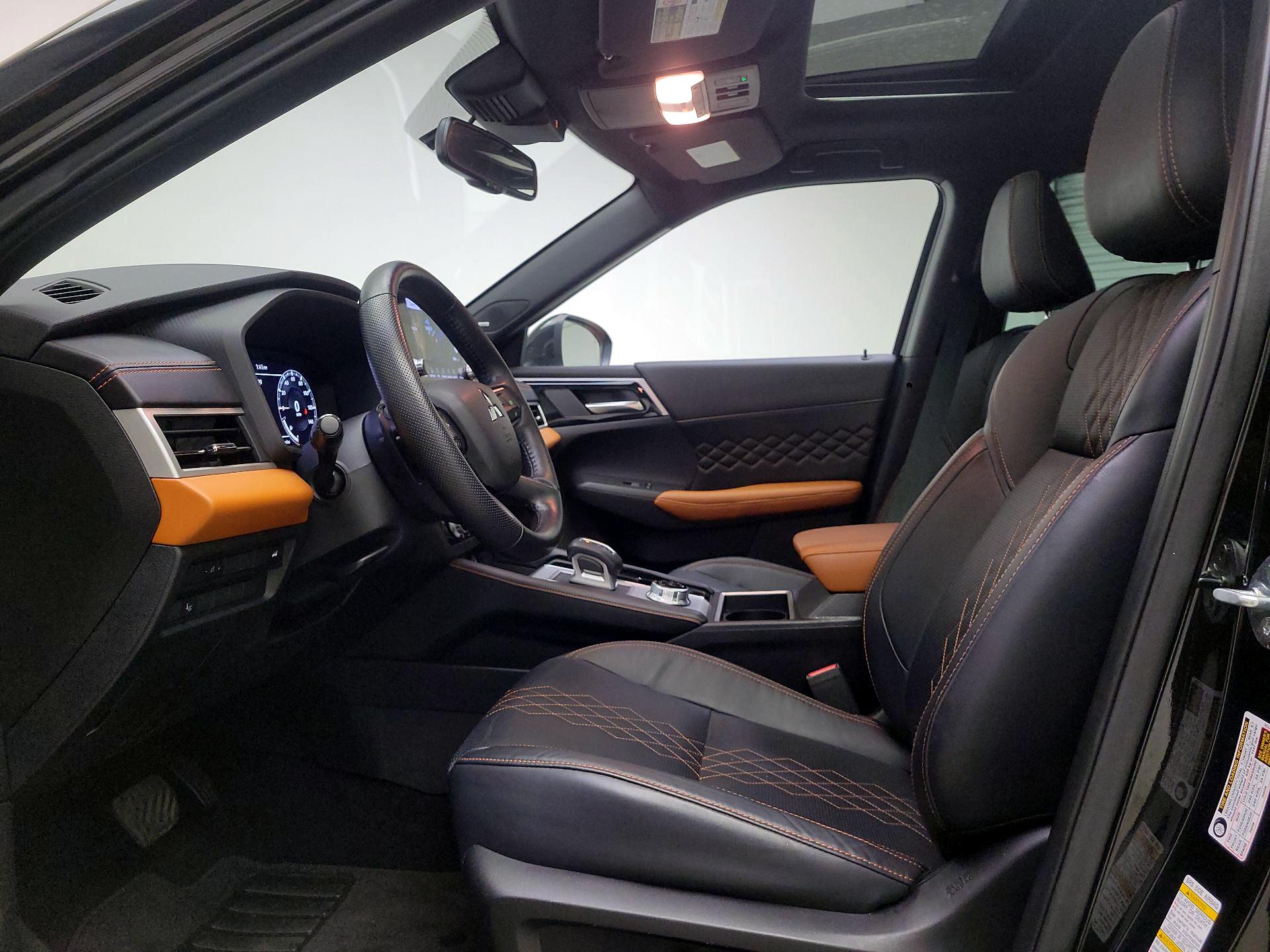 Thumbnail: 2022 Mitsubishi Outlander - 11