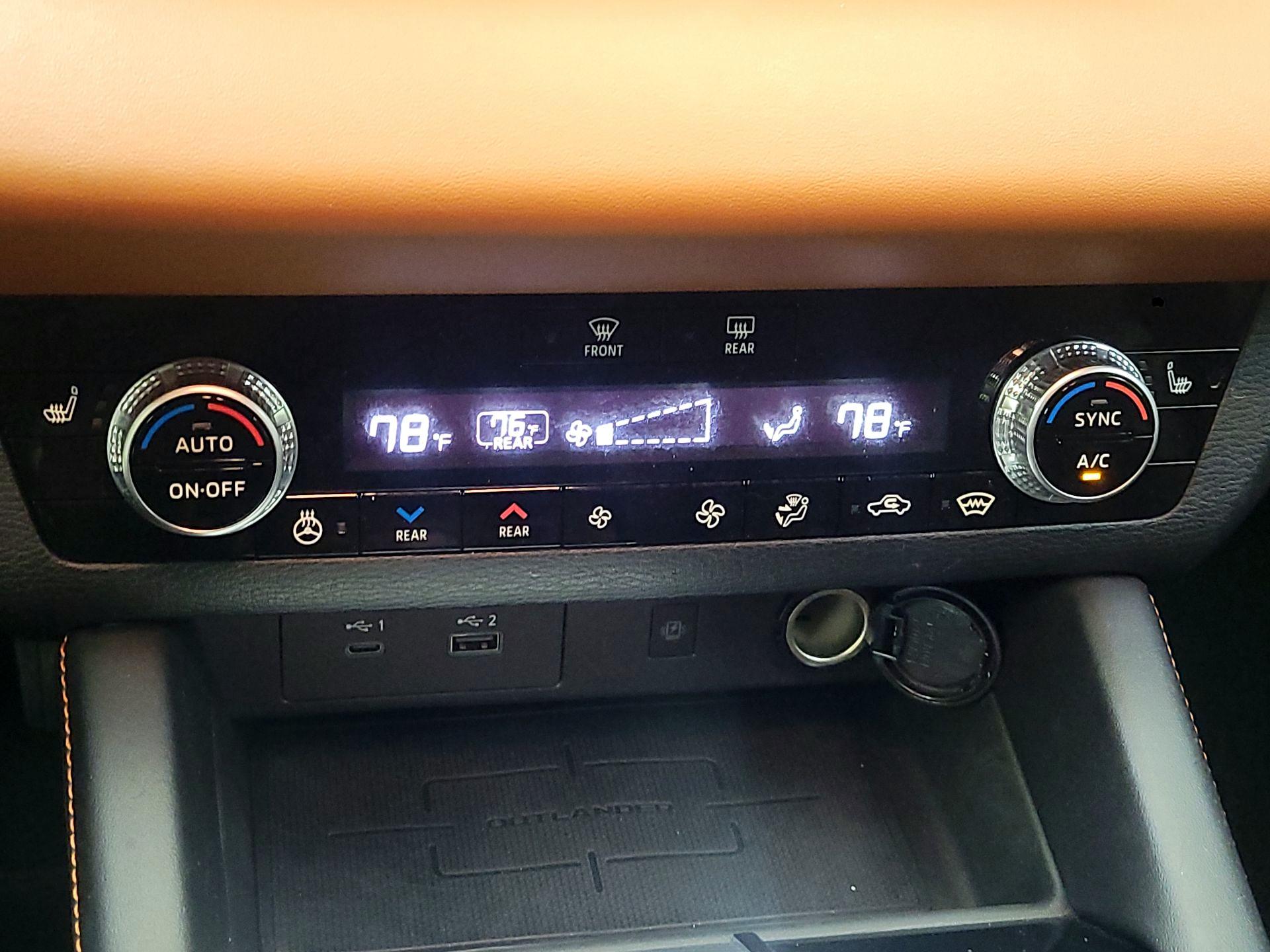 Thumbnail: 2022 Mitsubishi Outlander - 17