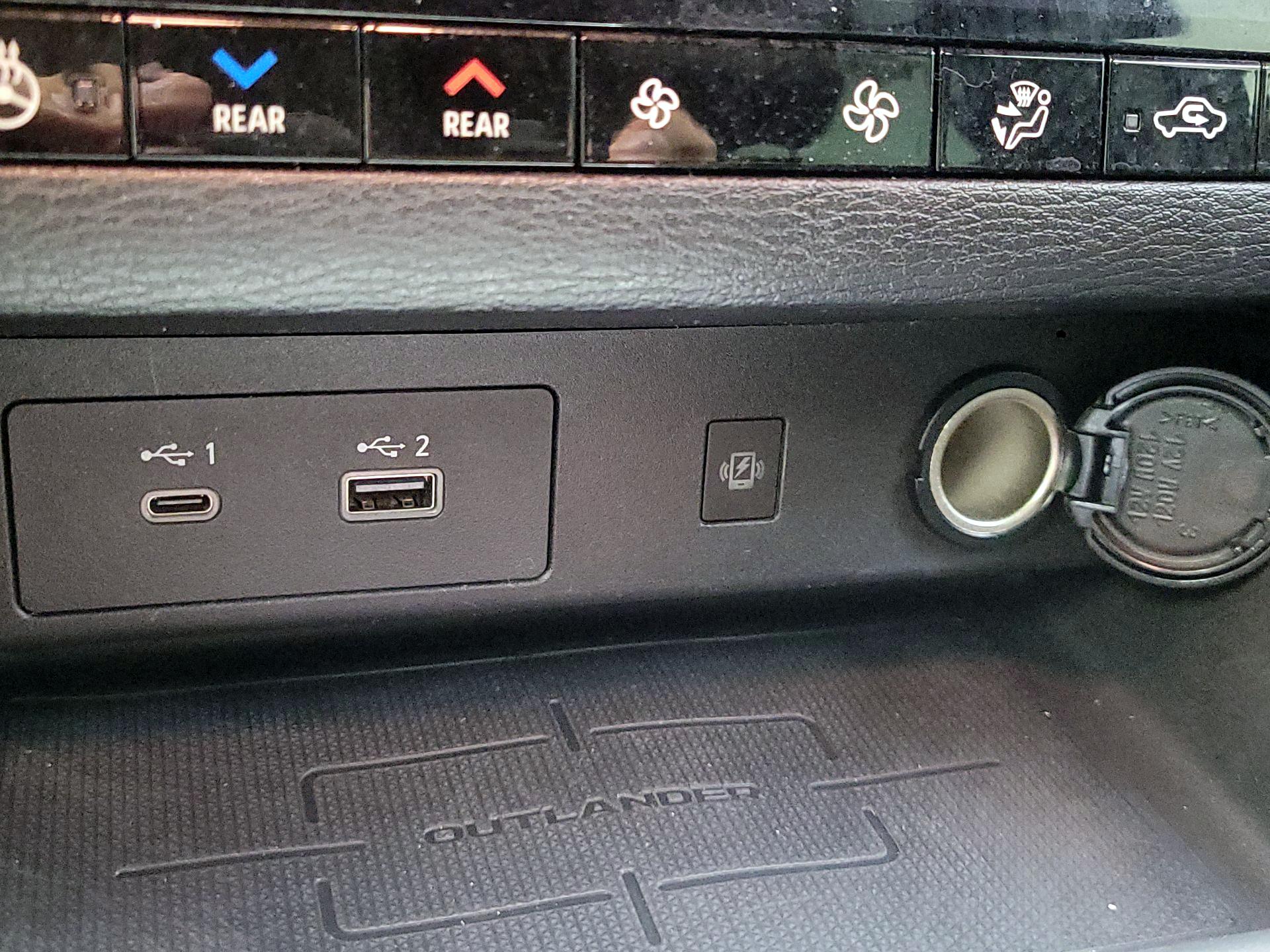 Thumbnail: 2022 Mitsubishi Outlander - 19