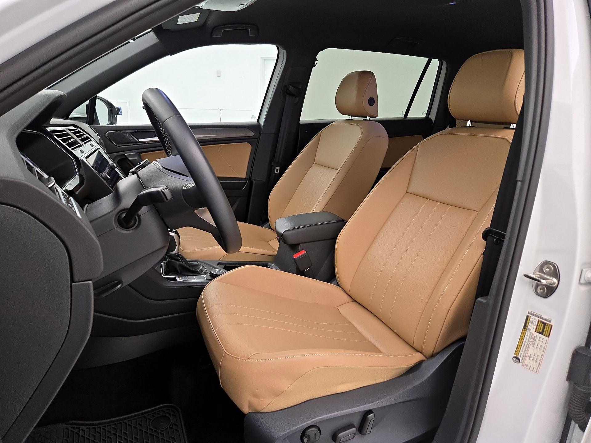 Thumbnail: 2022 Volkswagen Tiguan - 11