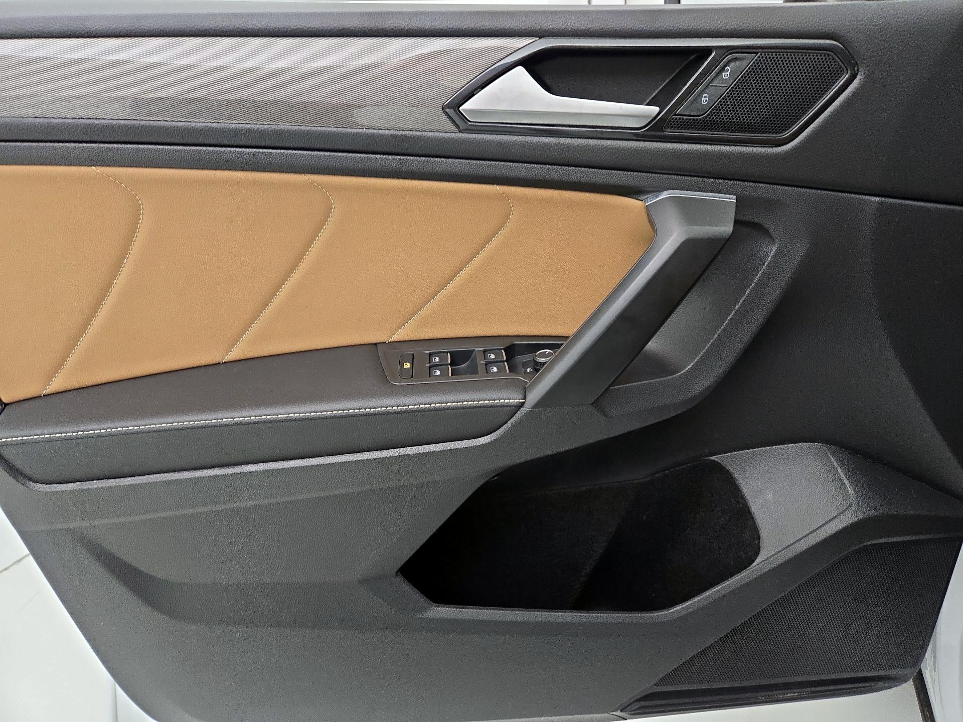 Thumbnail: 2022 Volkswagen Tiguan - 12