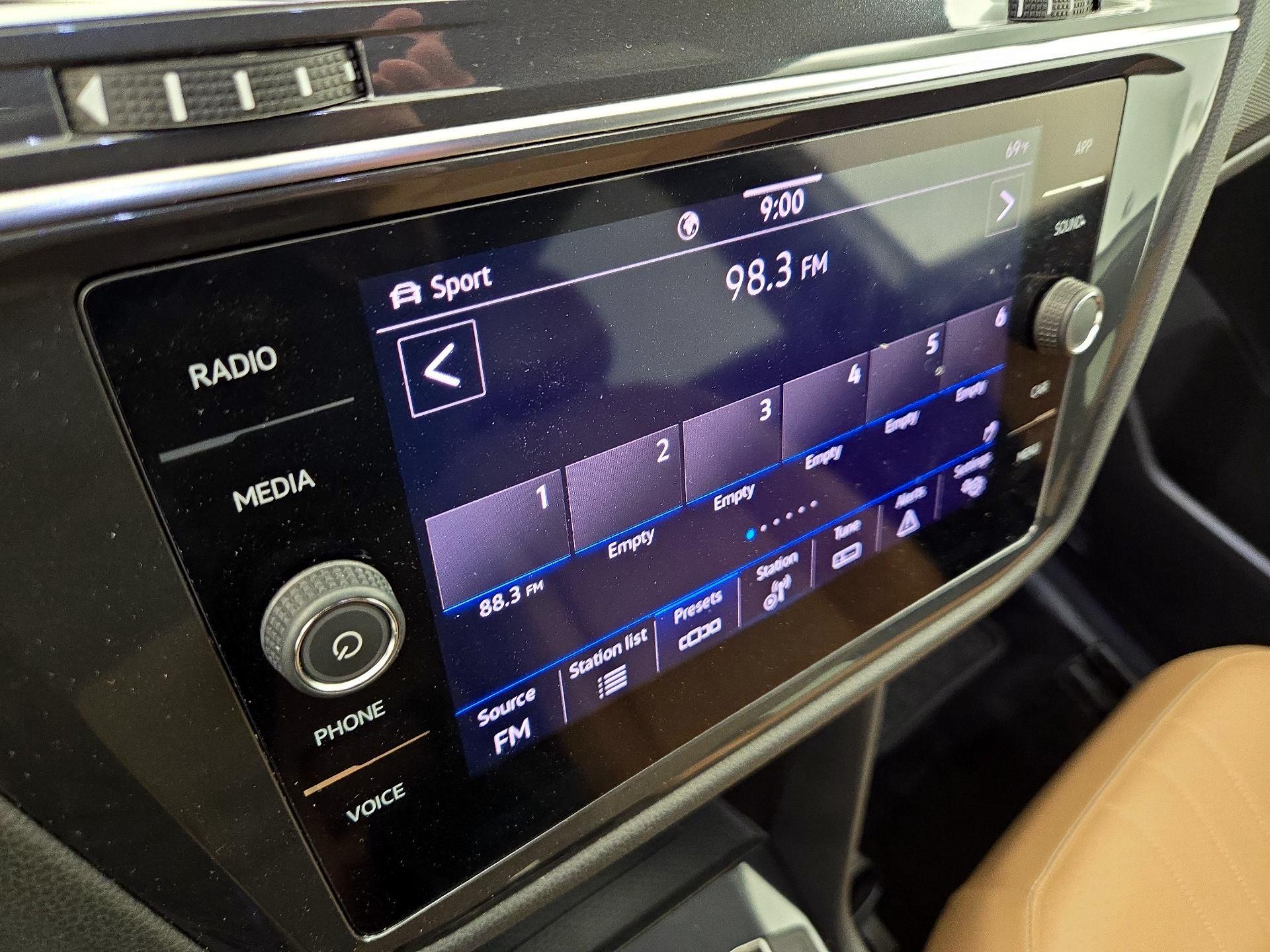 Thumbnail: 2022 Volkswagen Tiguan - 15