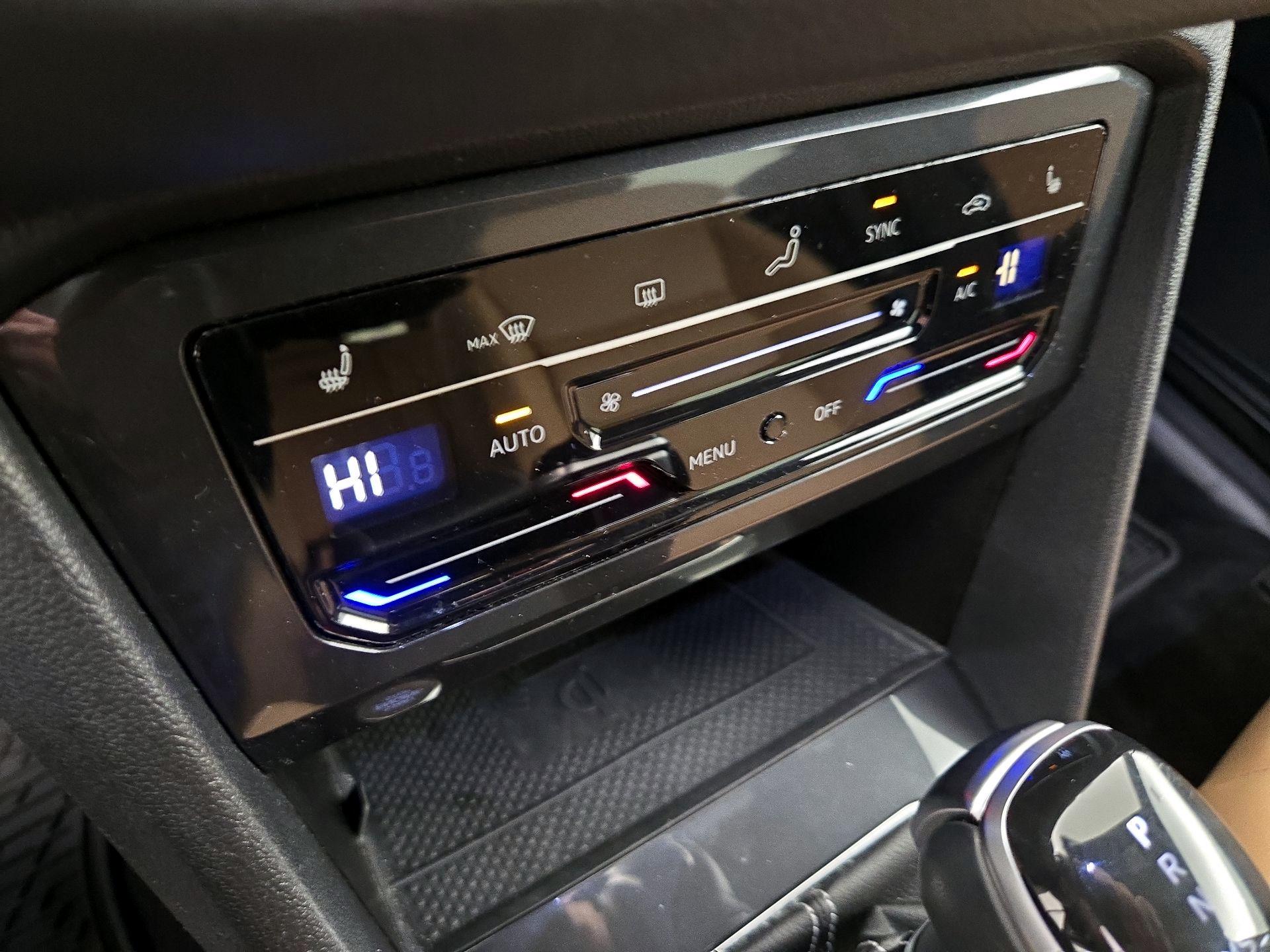 Thumbnail: 2022 Volkswagen Tiguan - 16