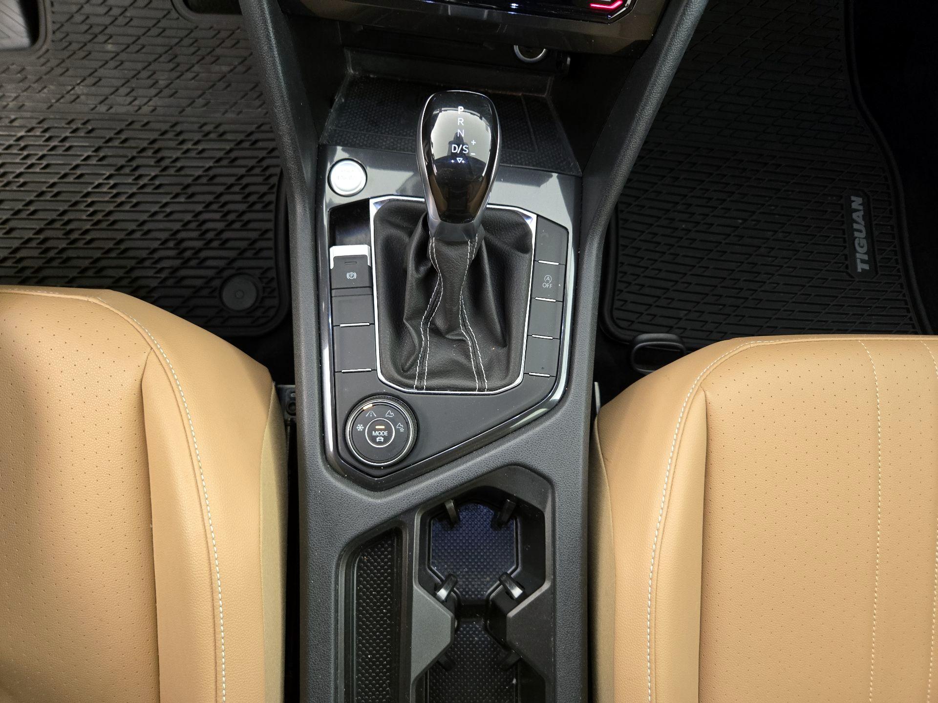 Thumbnail: 2022 Volkswagen Tiguan - 17