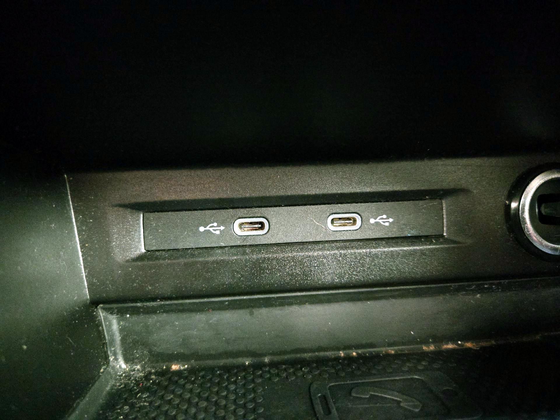 Thumbnail: 2022 Volkswagen Tiguan - 18