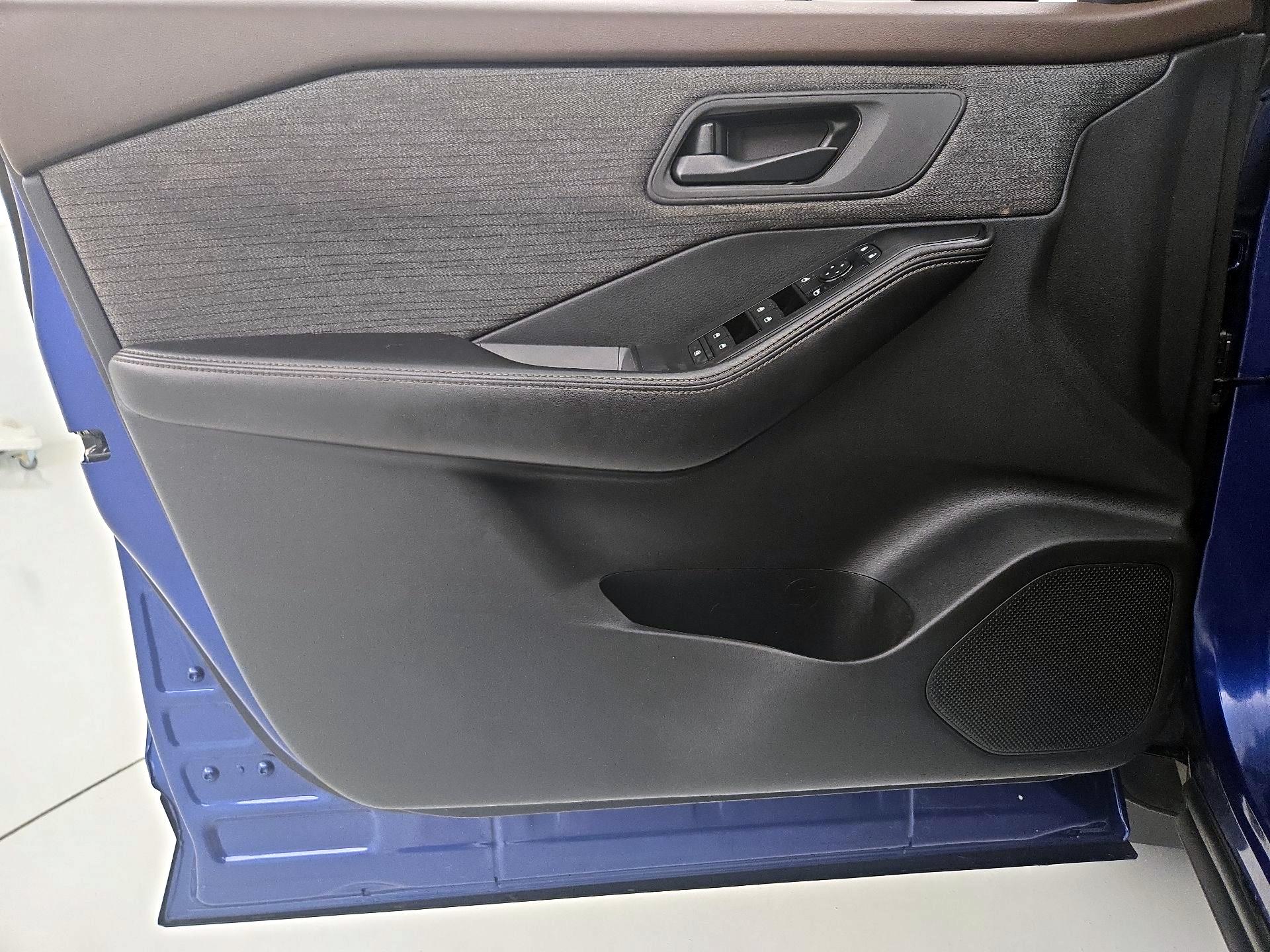 Thumbnail: 2021 Nissan Rogue - 12