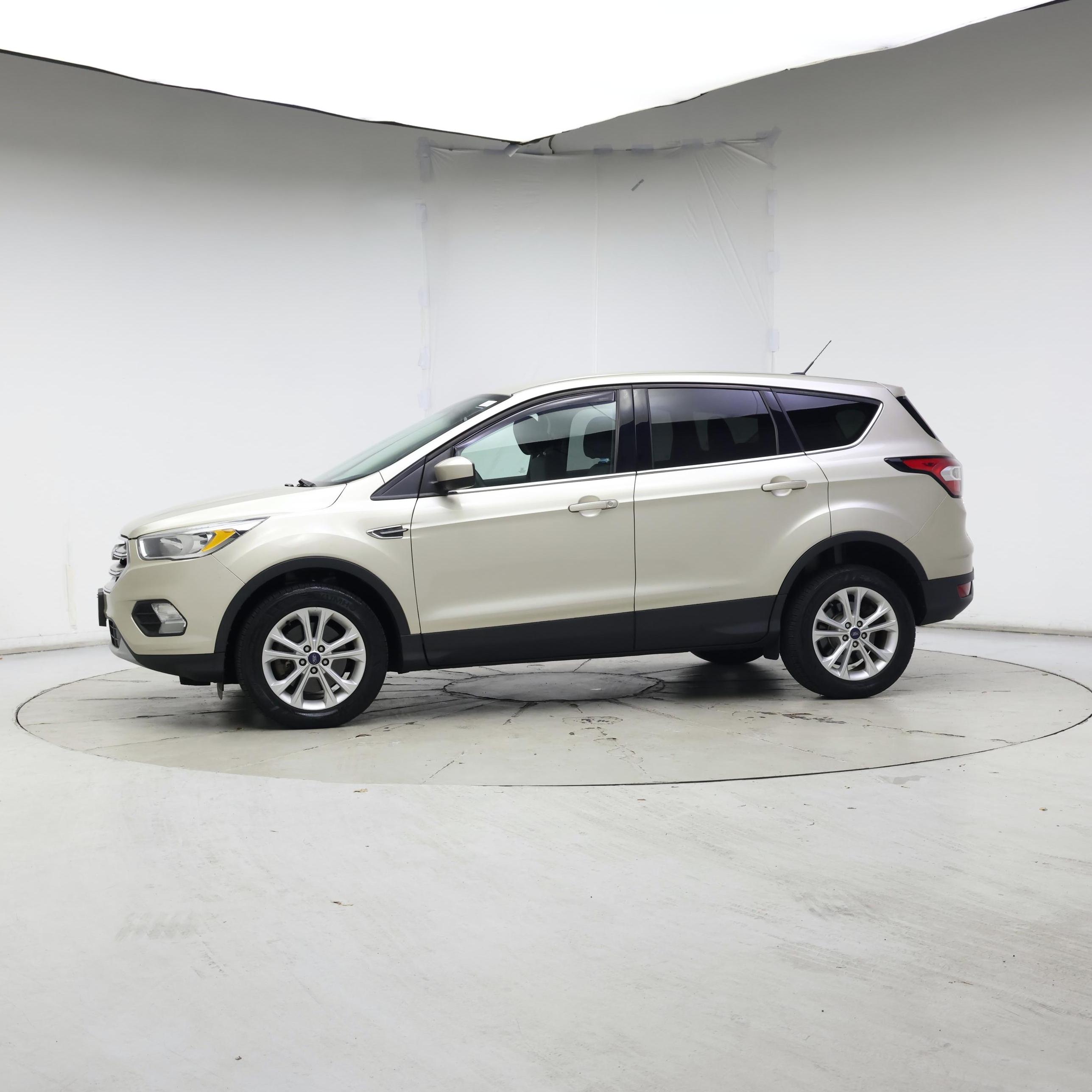 Thumbnail: 2017 Ford Escape - 3