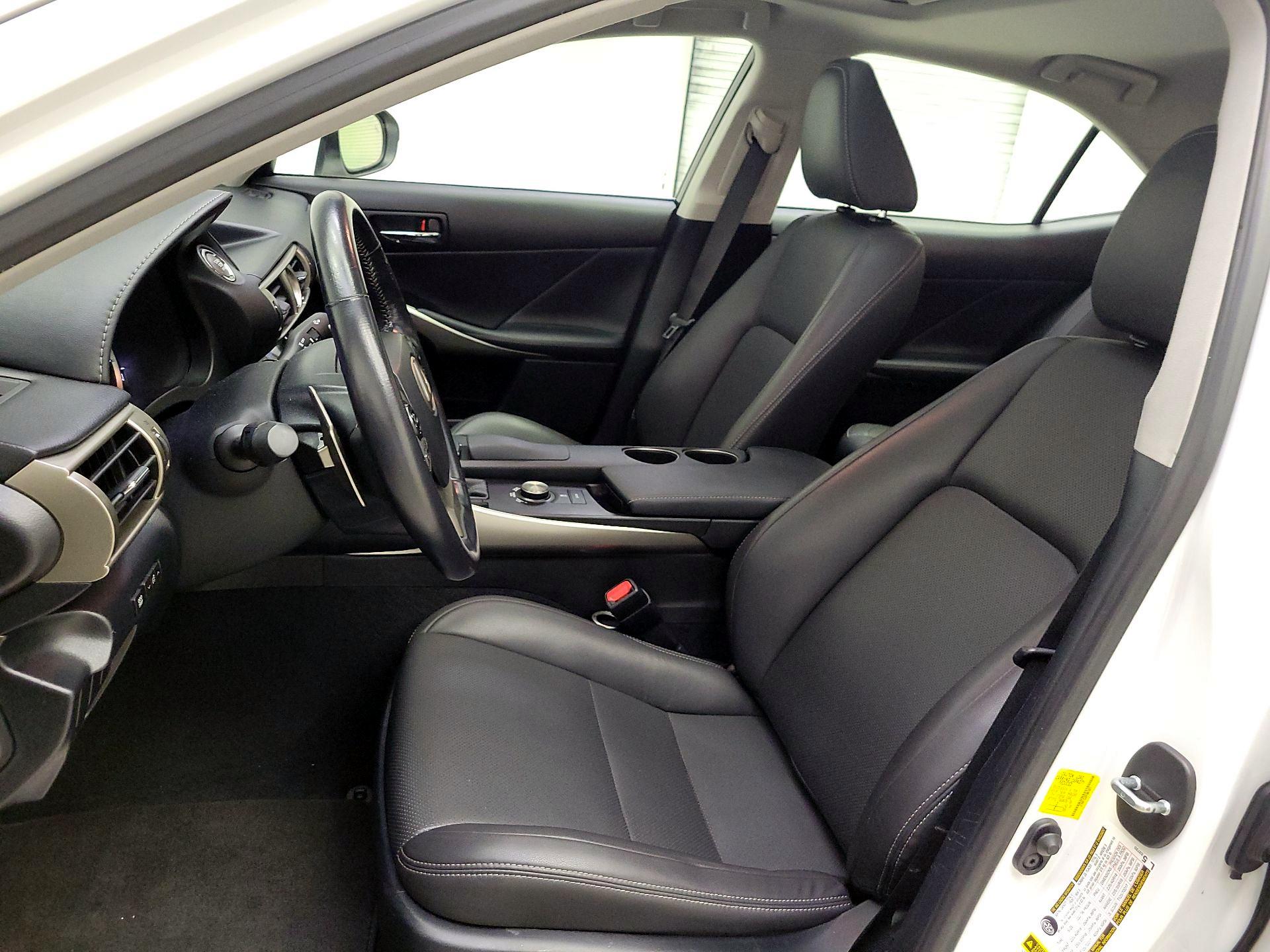 Thumbnail: 2015 Lexus IS - 11