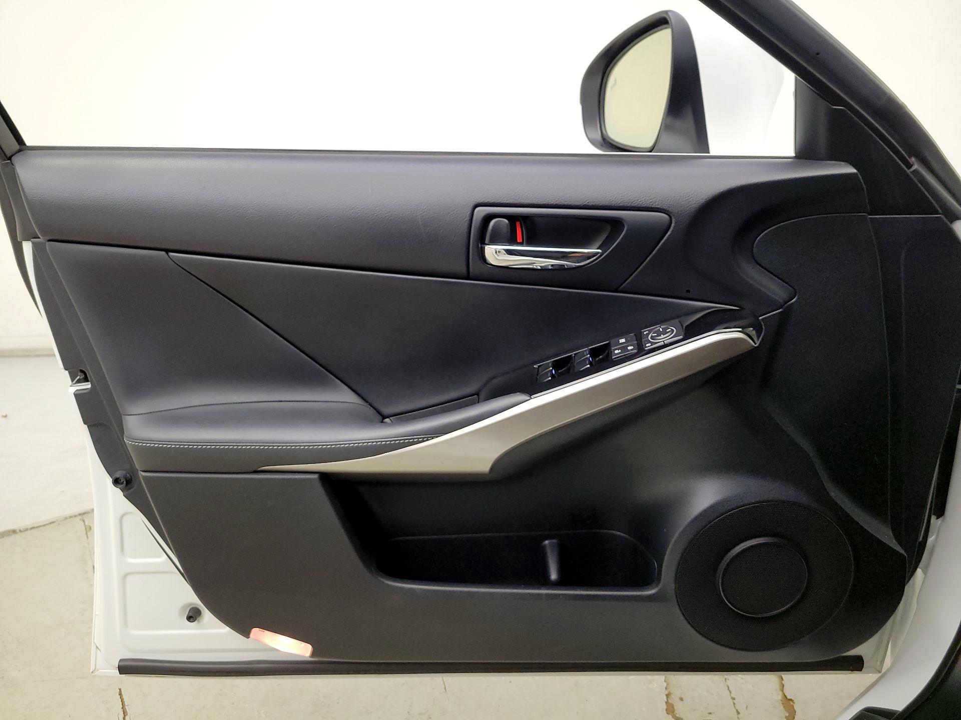 Thumbnail: 2015 Lexus IS - 12