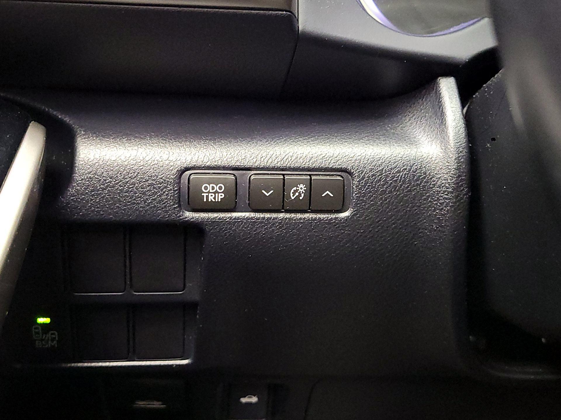 Thumbnail: 2015 Lexus IS - 13