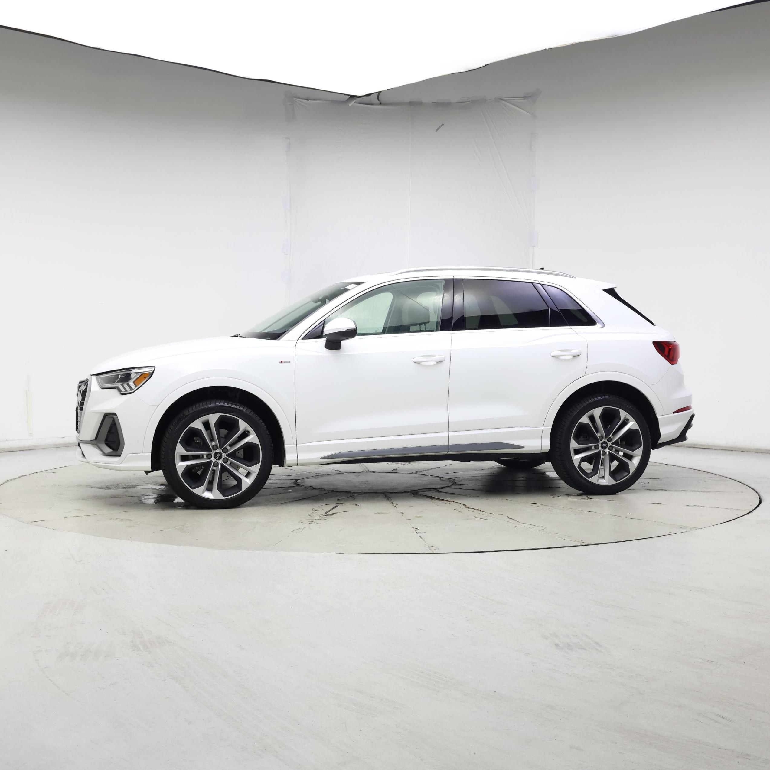 Thumbnail: 2021 Audi Q3 - 3