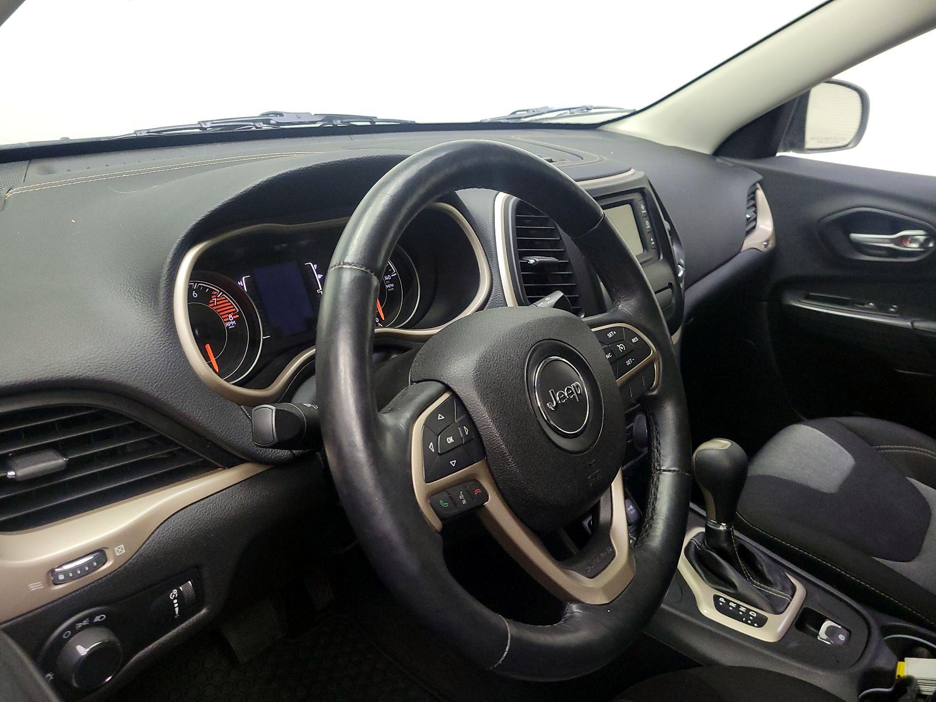 Thumbnail: 2016 Jeep Cherokee - 9