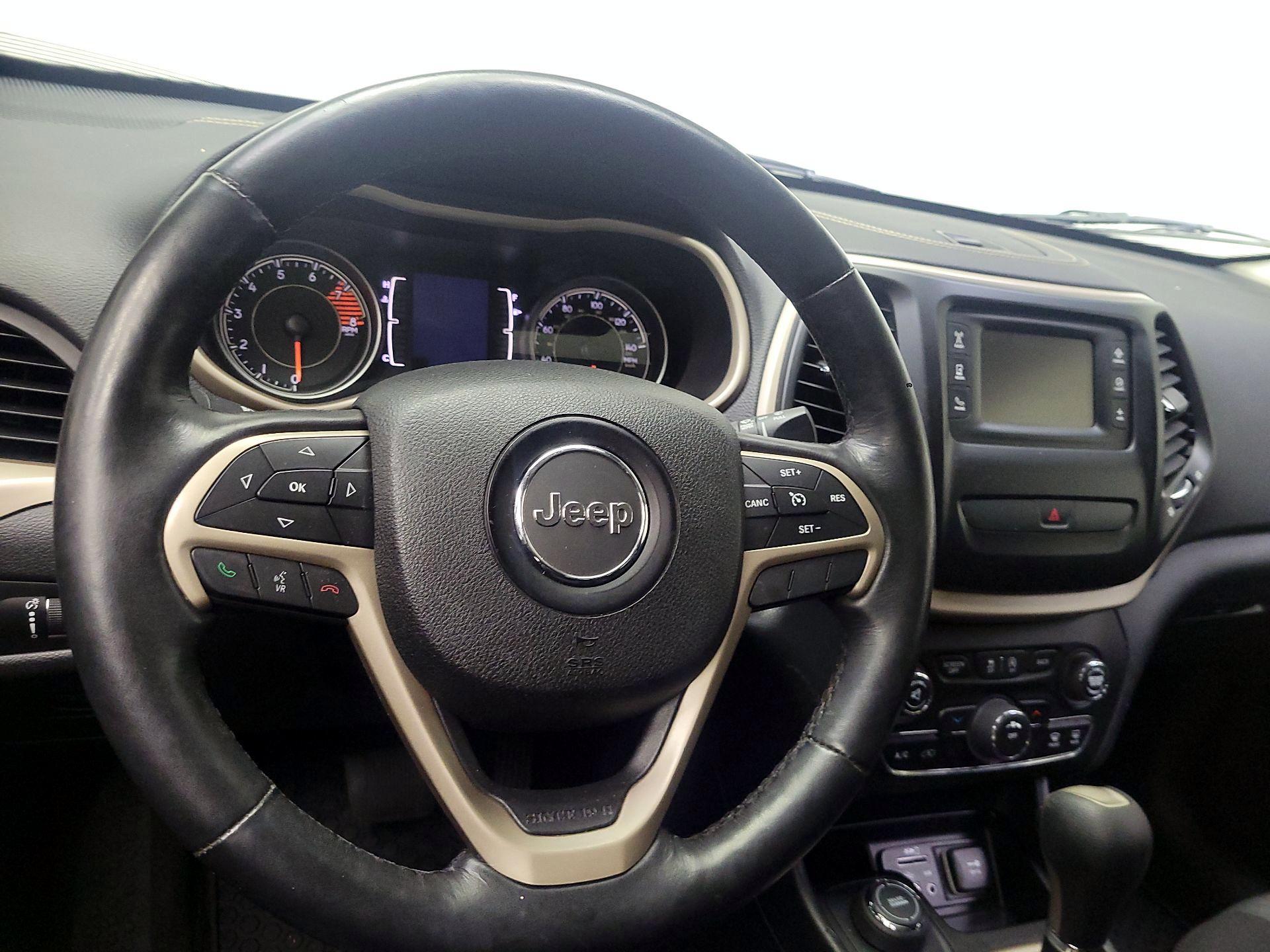 Thumbnail: 2016 Jeep Cherokee - 10