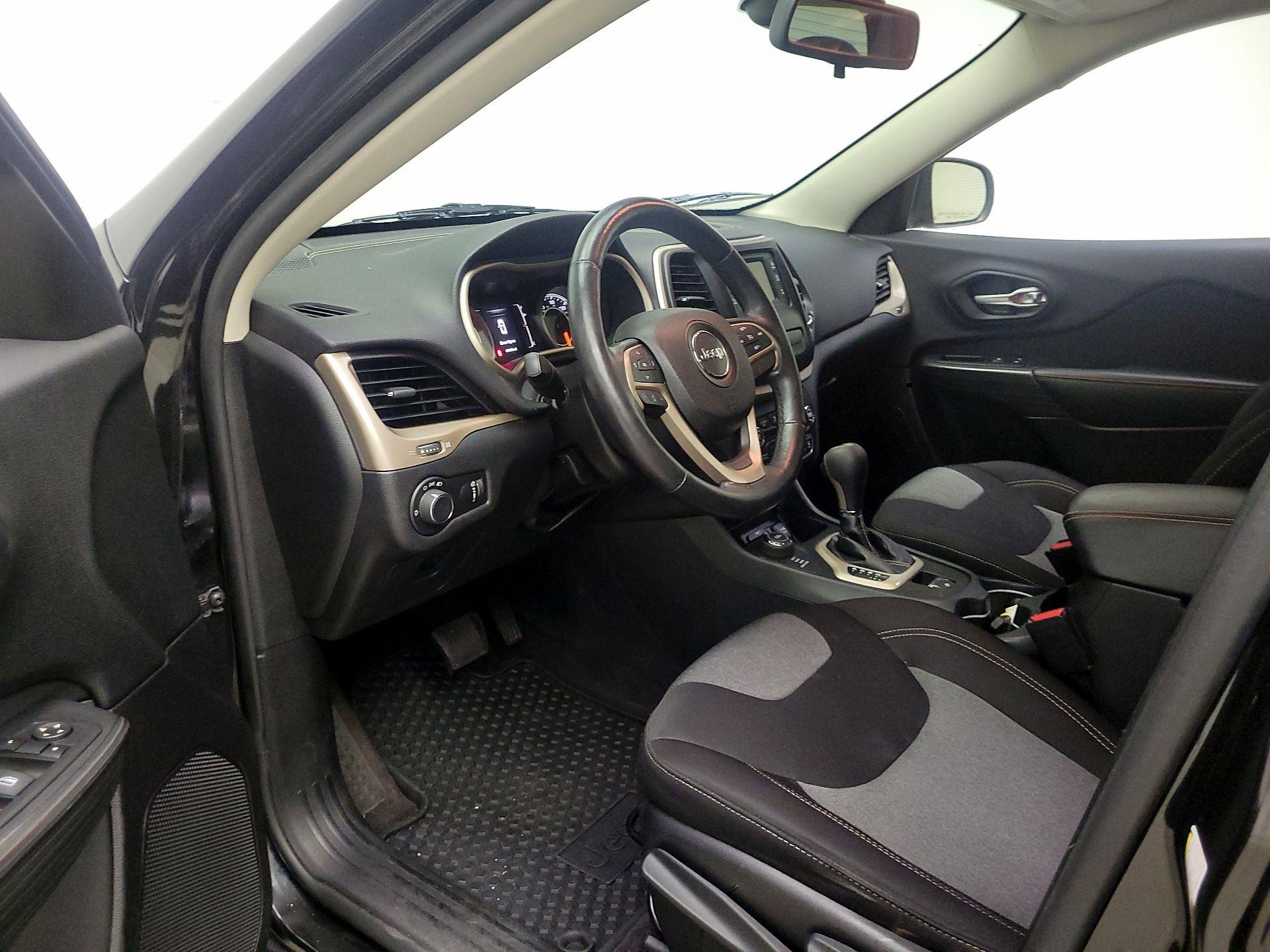 Thumbnail: 2016 Jeep Cherokee - 11