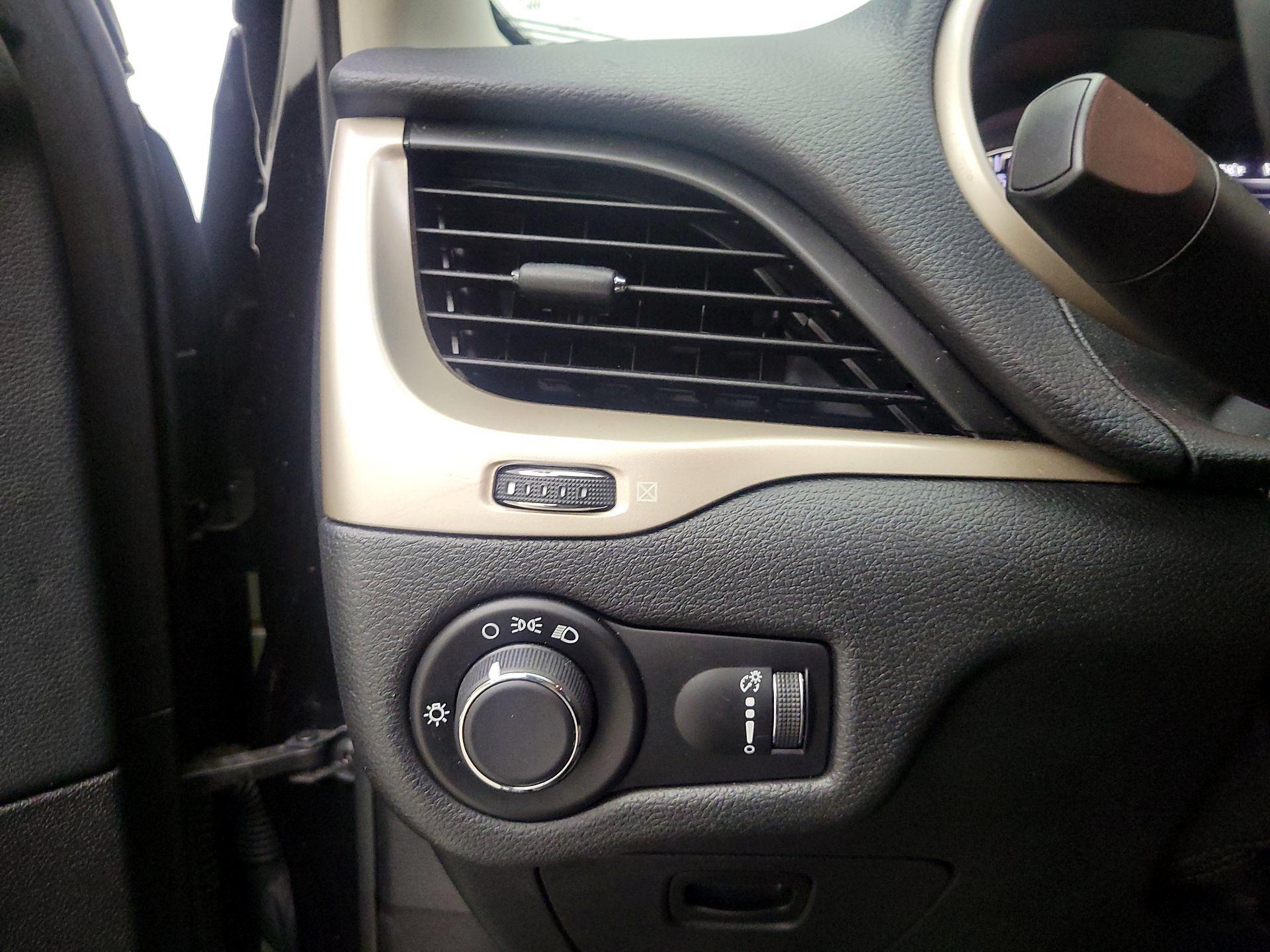 Thumbnail: 2016 Jeep Cherokee - 13