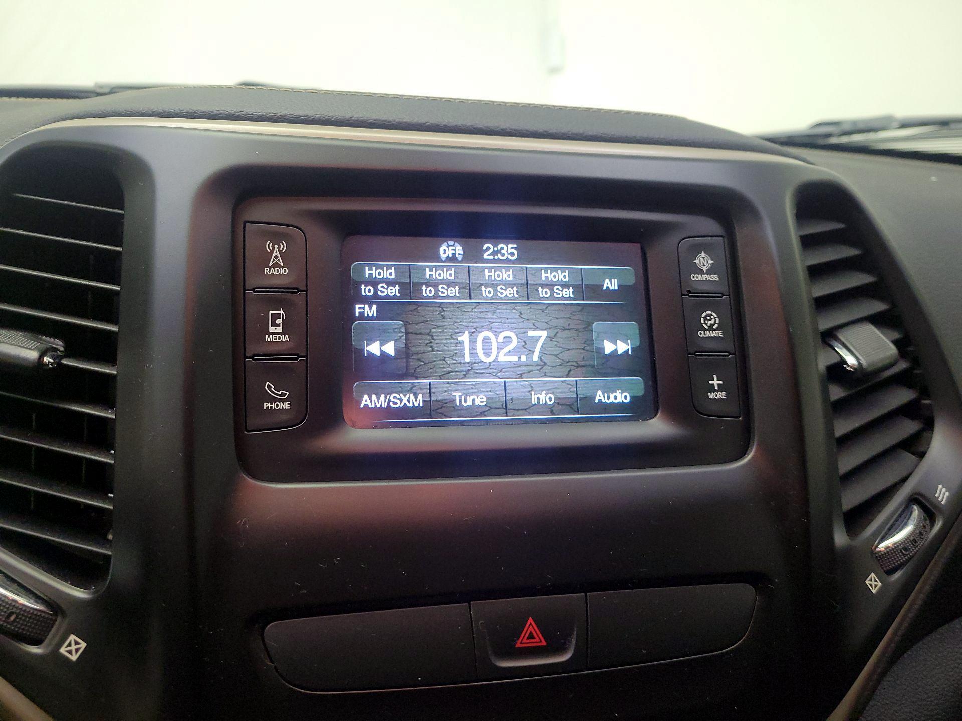 Thumbnail: 2016 Jeep Cherokee - 15