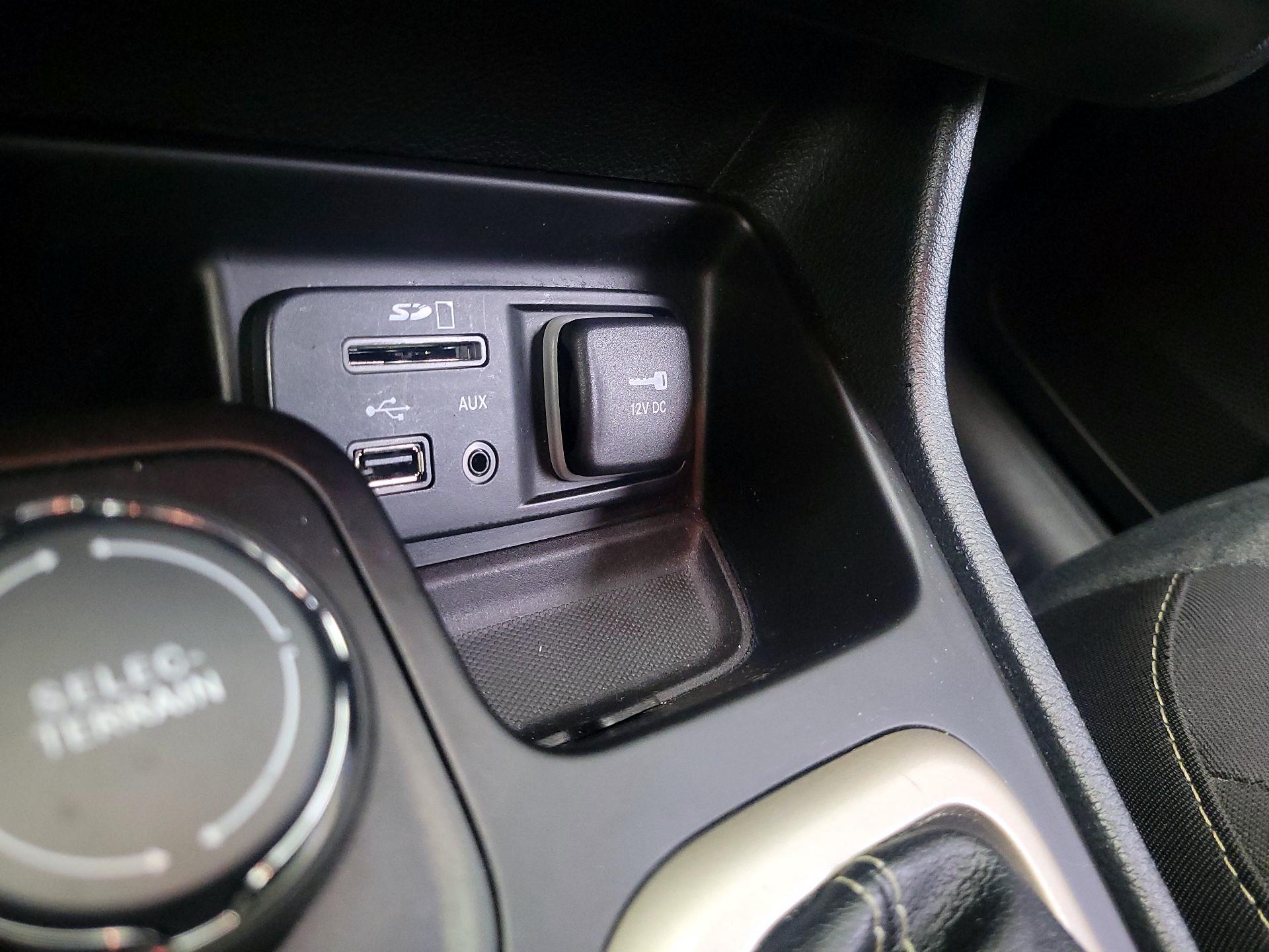 Thumbnail: 2016 Jeep Cherokee - 18