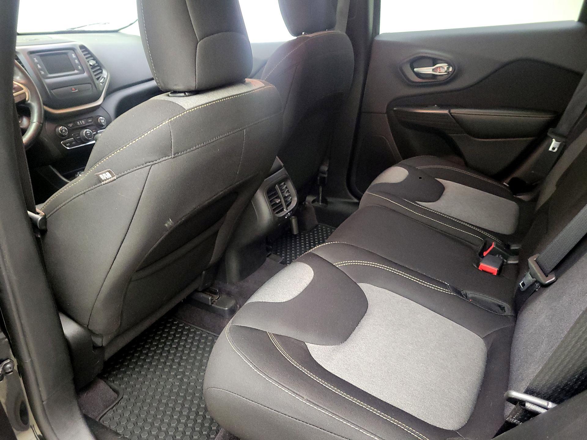 Thumbnail: 2016 Jeep Cherokee - 19