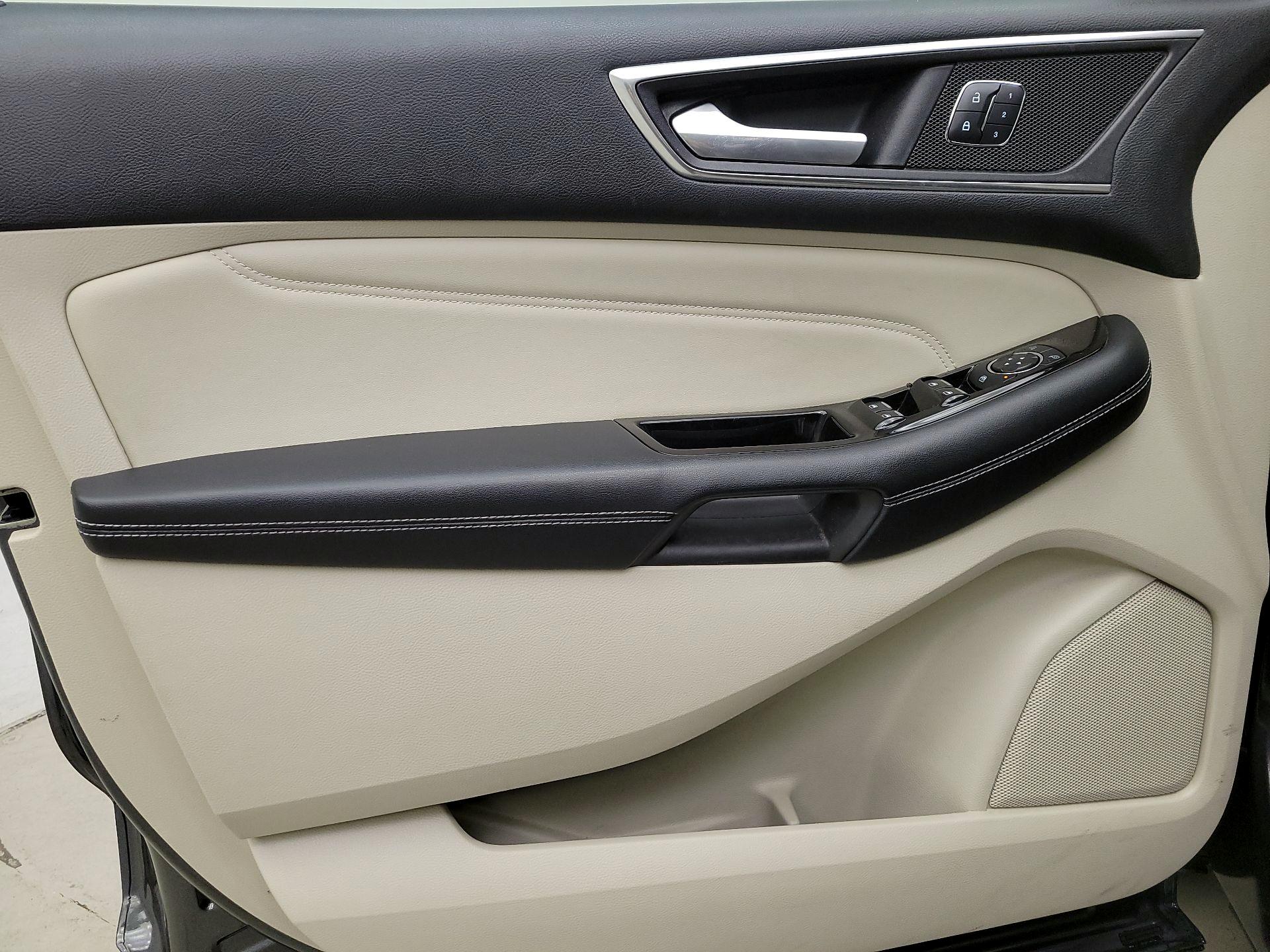 Thumbnail: 2015 Ford Edge - 12