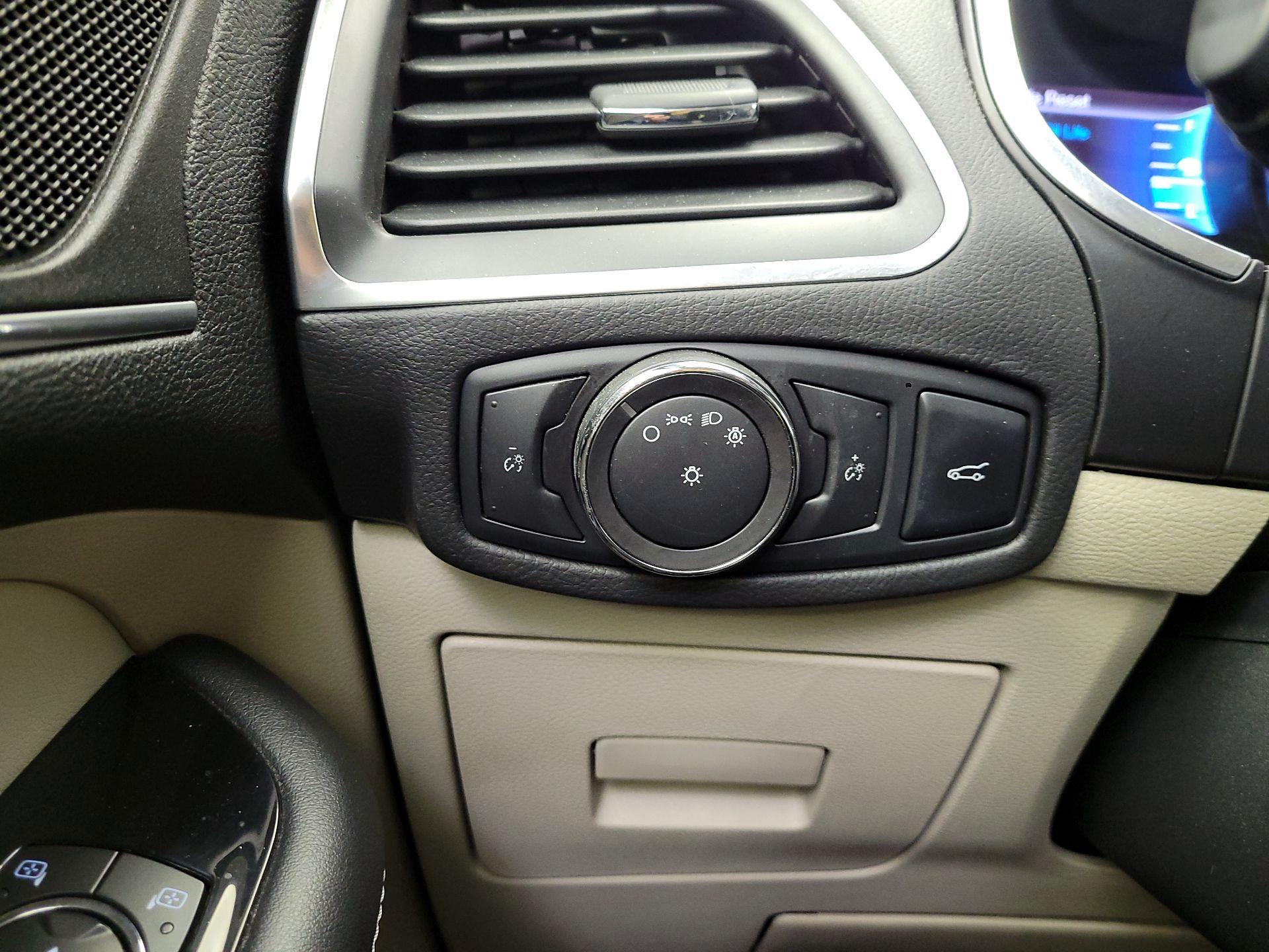 Thumbnail: 2015 Ford Edge - 13