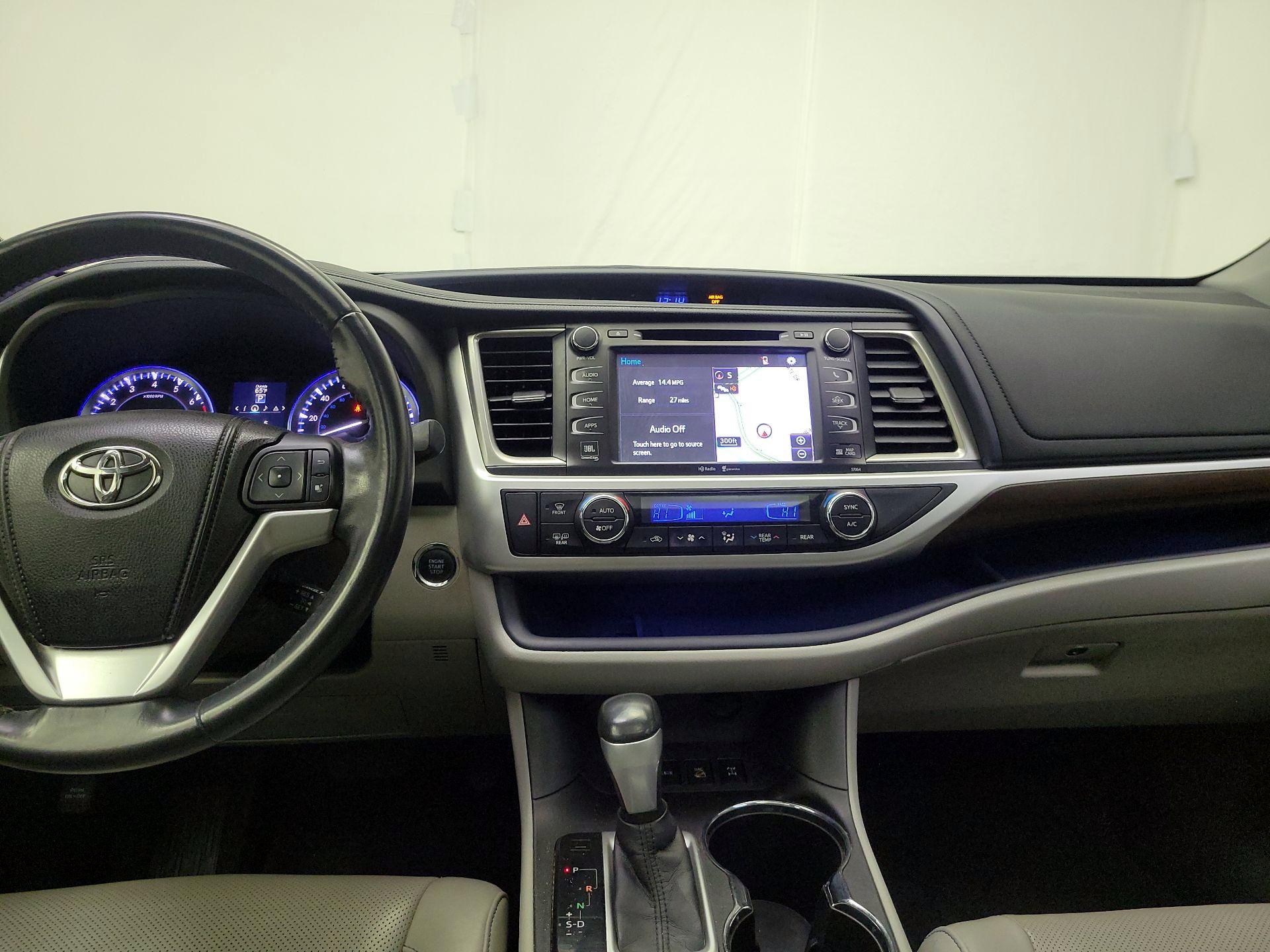 Thumbnail: 2015 Toyota Highlander - 9