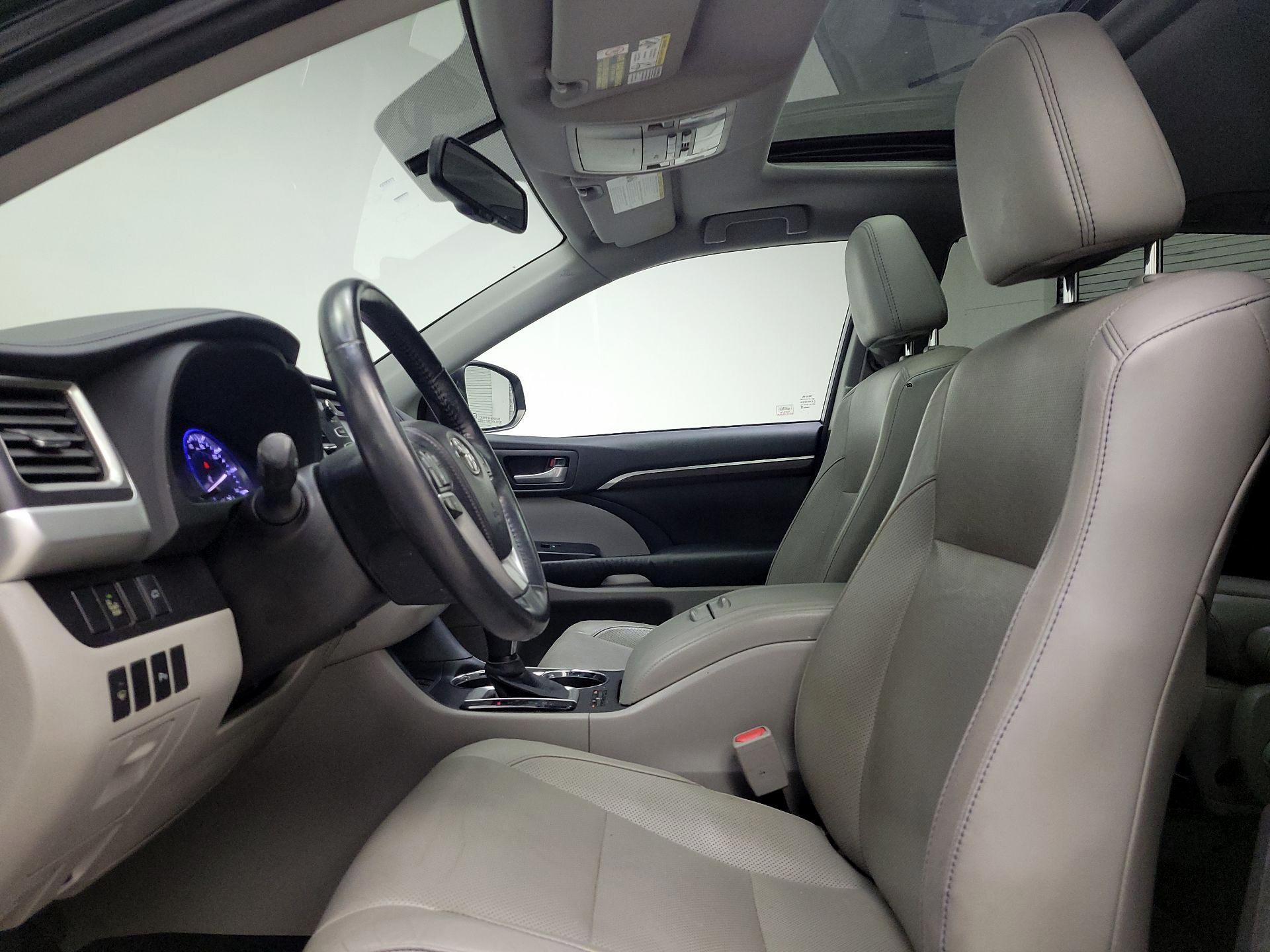 Thumbnail: 2015 Toyota Highlander - 11