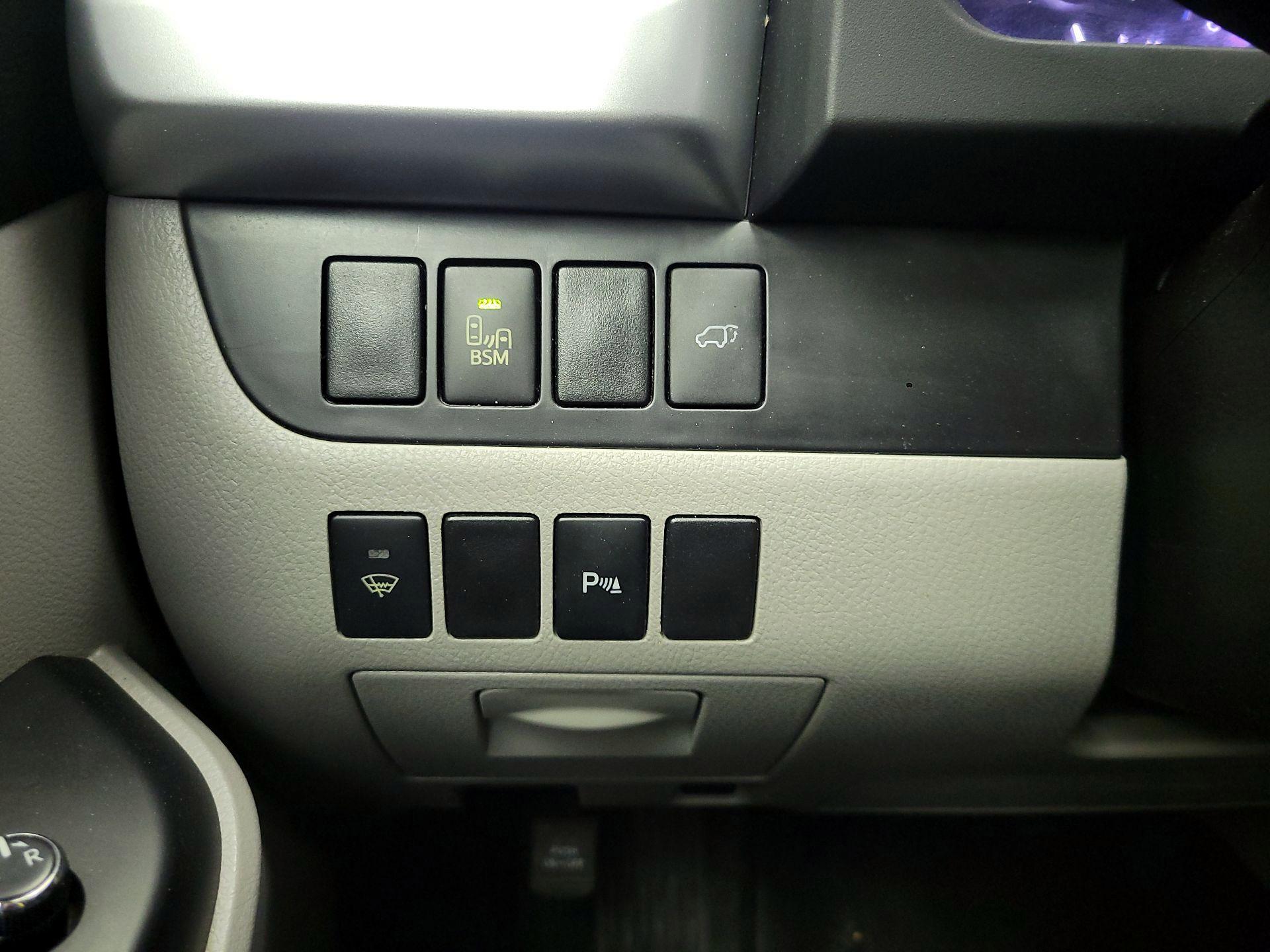 Thumbnail: 2015 Toyota Highlander - 13