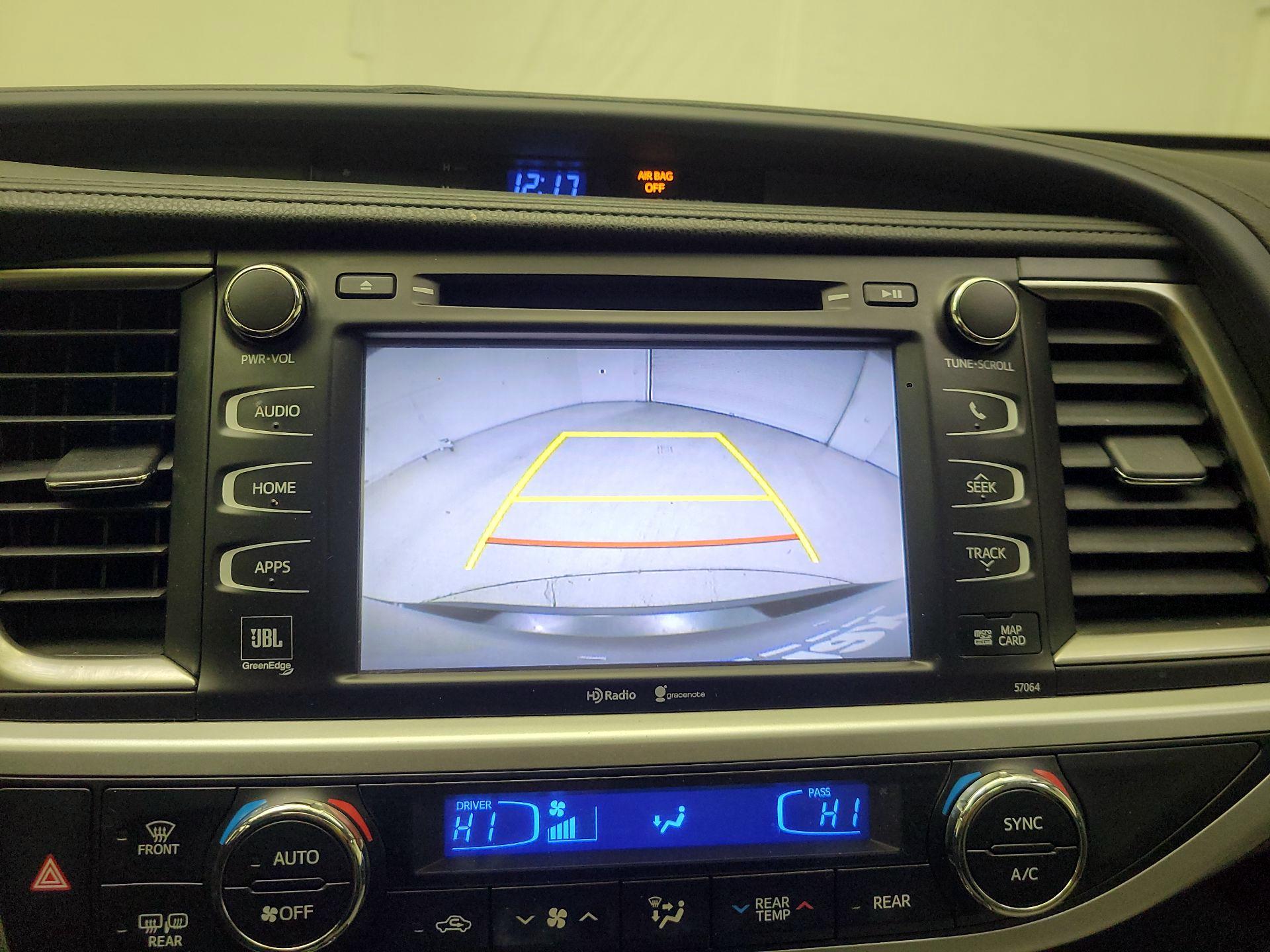 Thumbnail: 2015 Toyota Highlander - 15