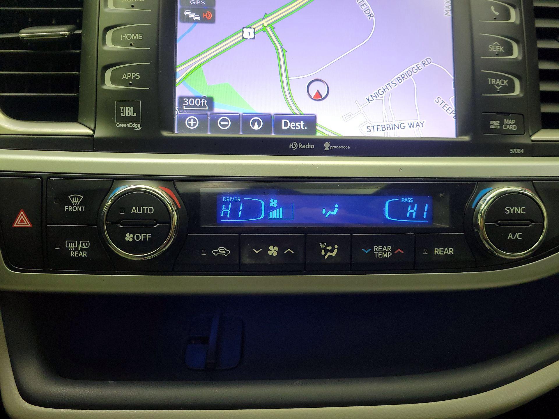 Thumbnail: 2015 Toyota Highlander - 17