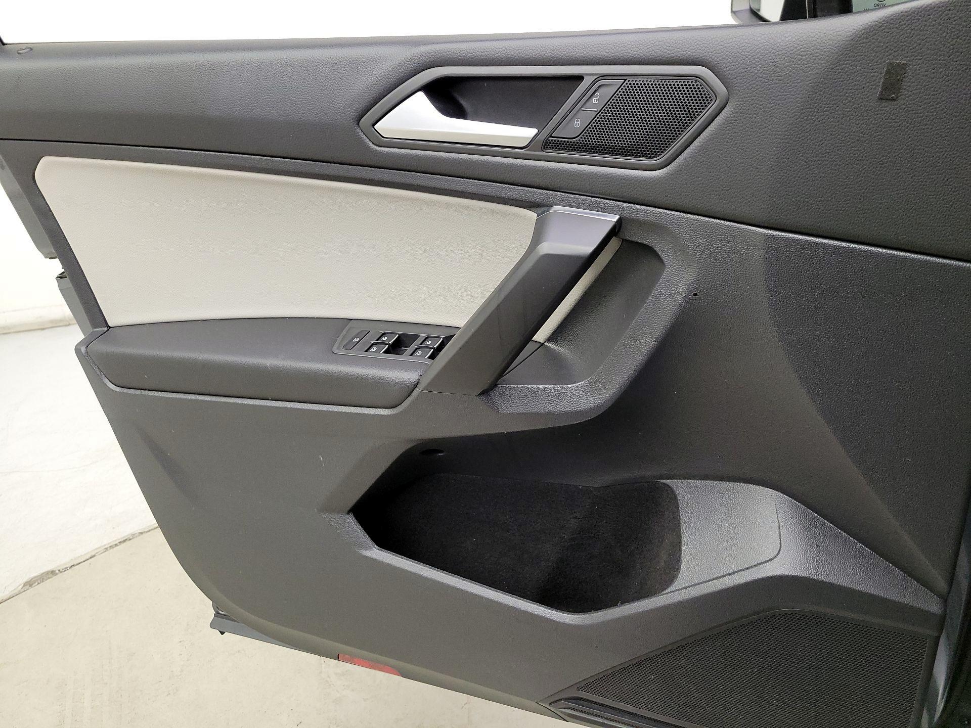 Thumbnail: 2021 Volkswagen Tiguan - 12