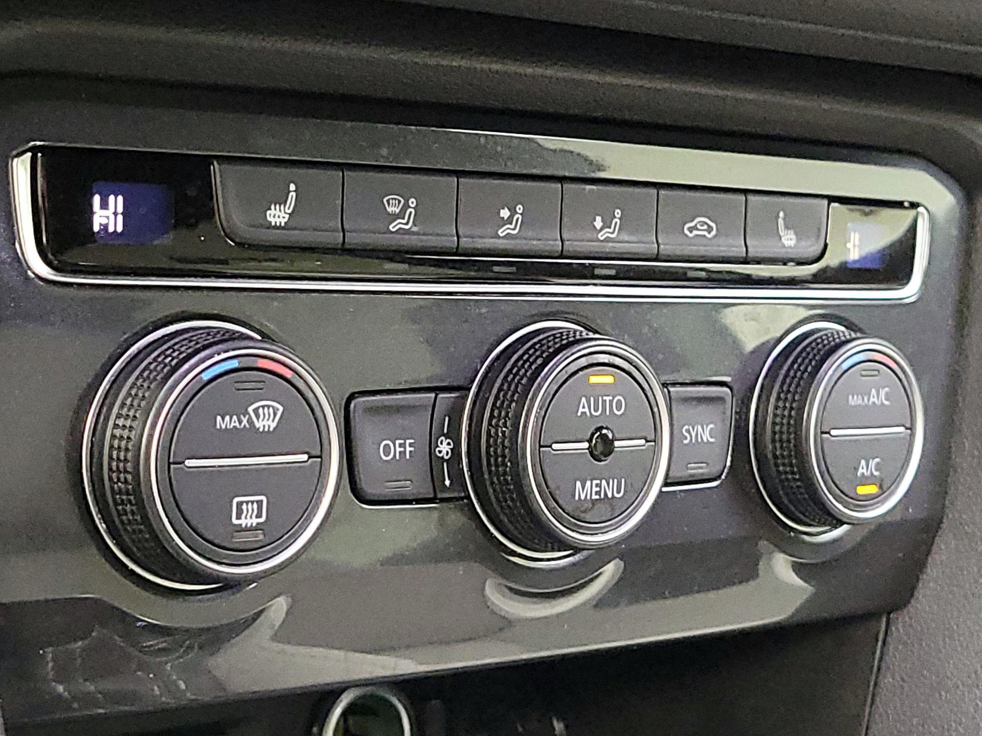 Thumbnail: 2021 Volkswagen Tiguan - 16