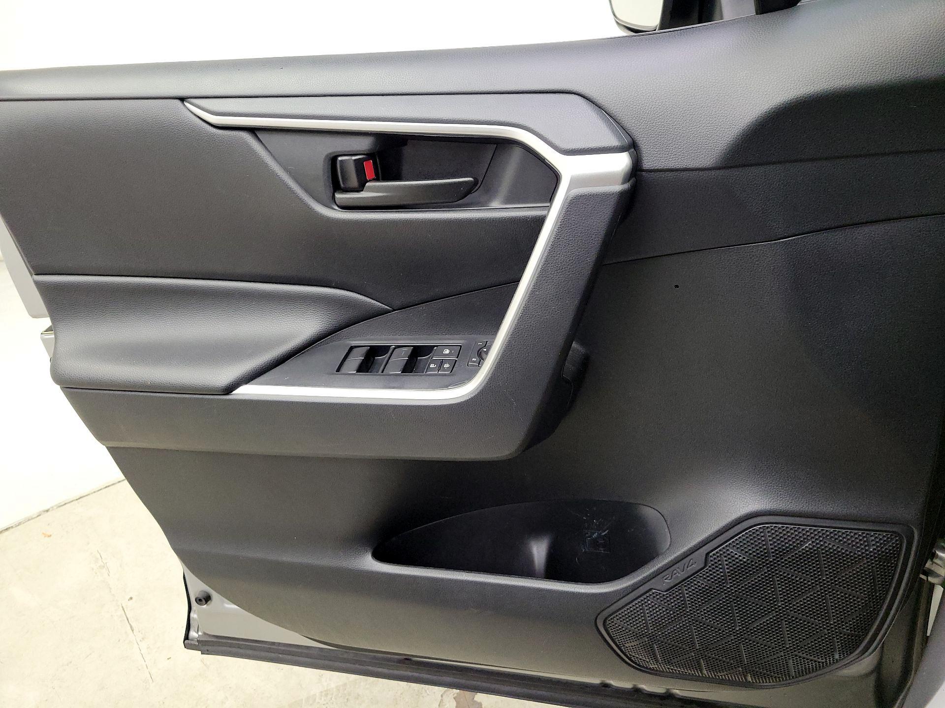 Thumbnail: 2019 Toyota RAV4 - 12