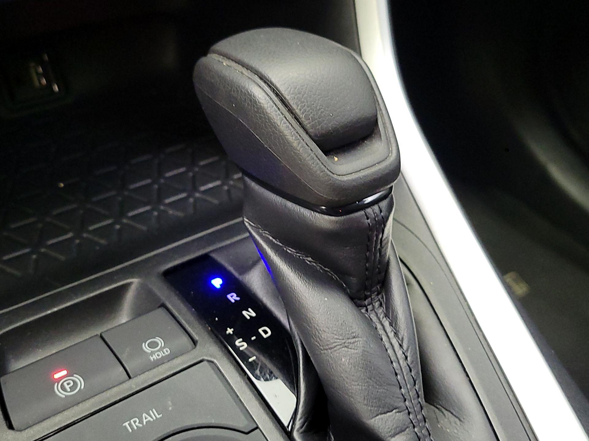 Thumbnail: 2019 Toyota RAV4 - 17