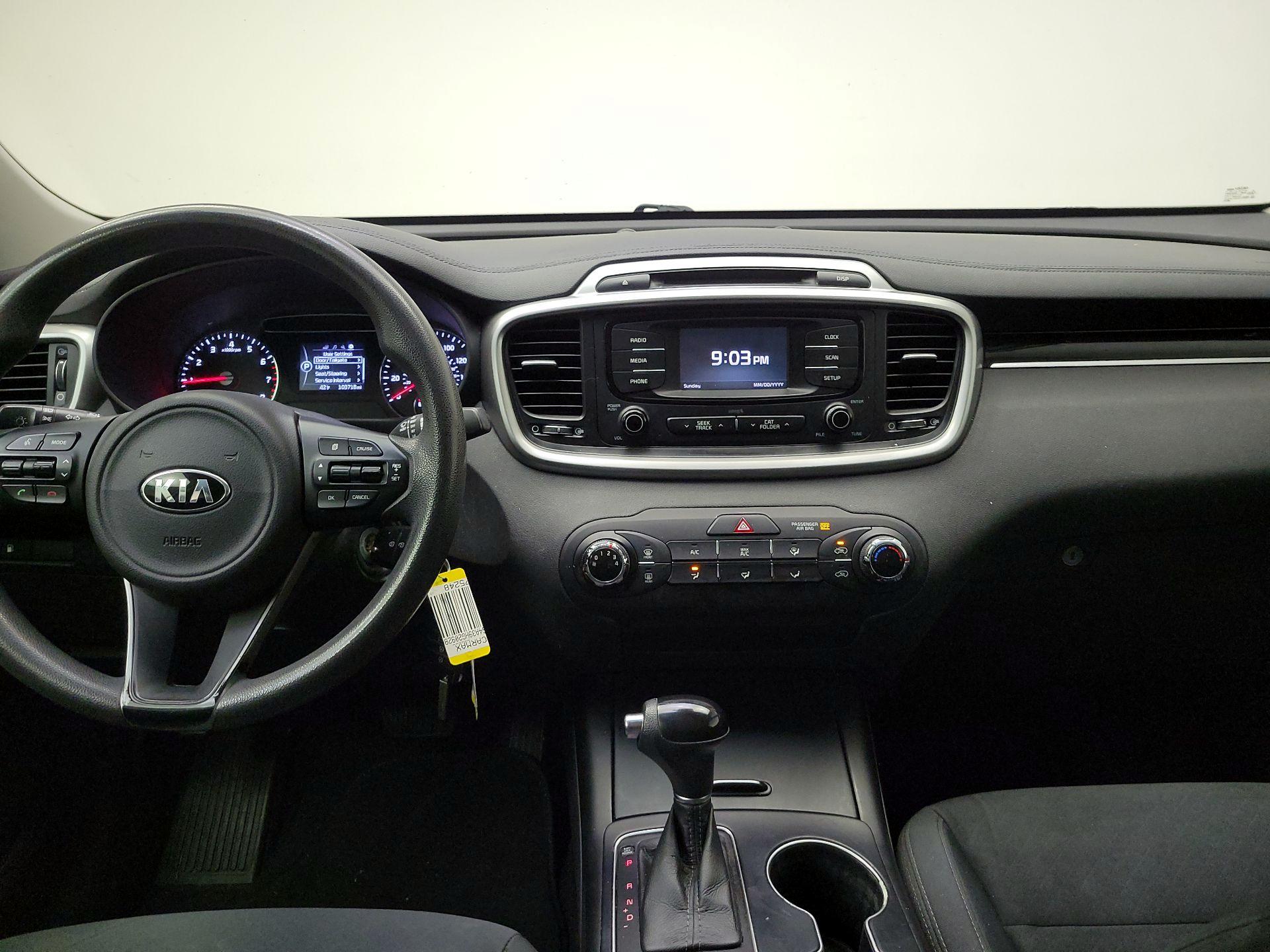 Thumbnail: 2017 Kia Sorento - 9