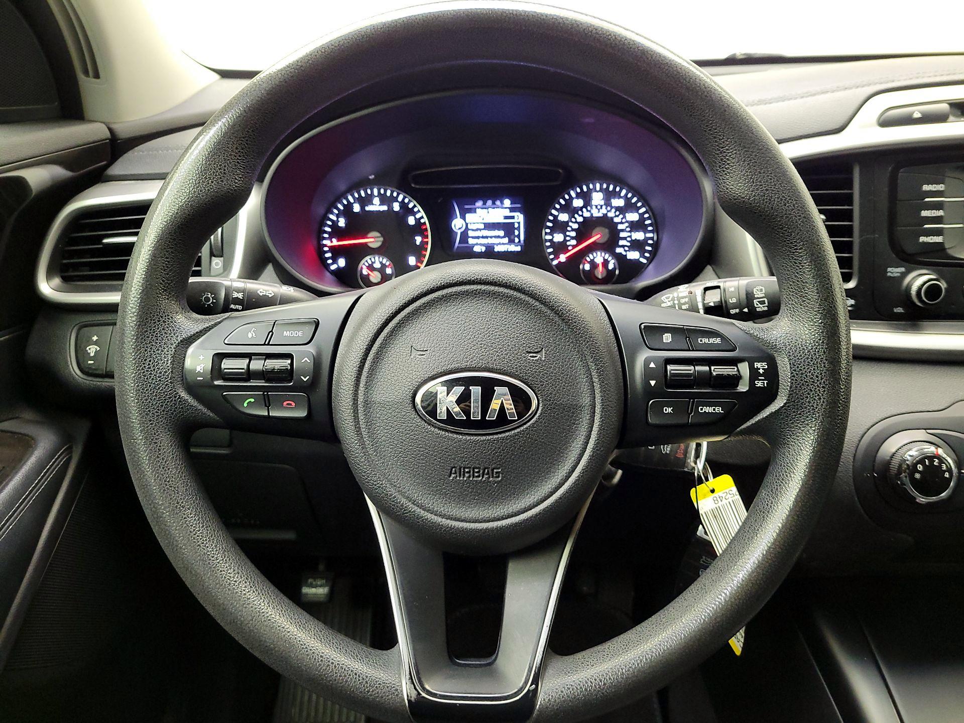 Thumbnail: 2017 Kia Sorento - 10