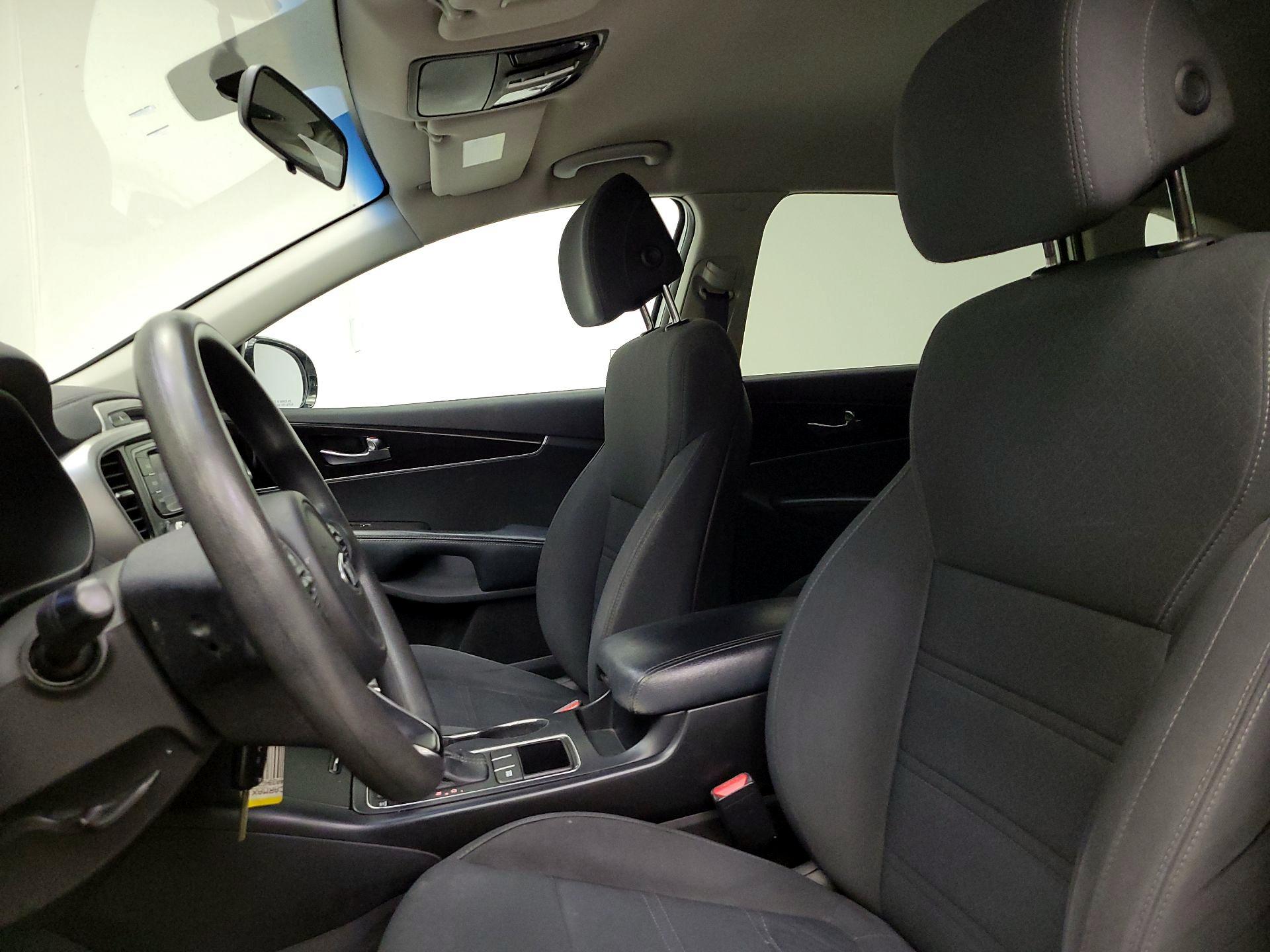 Thumbnail: 2017 Kia Sorento - 11