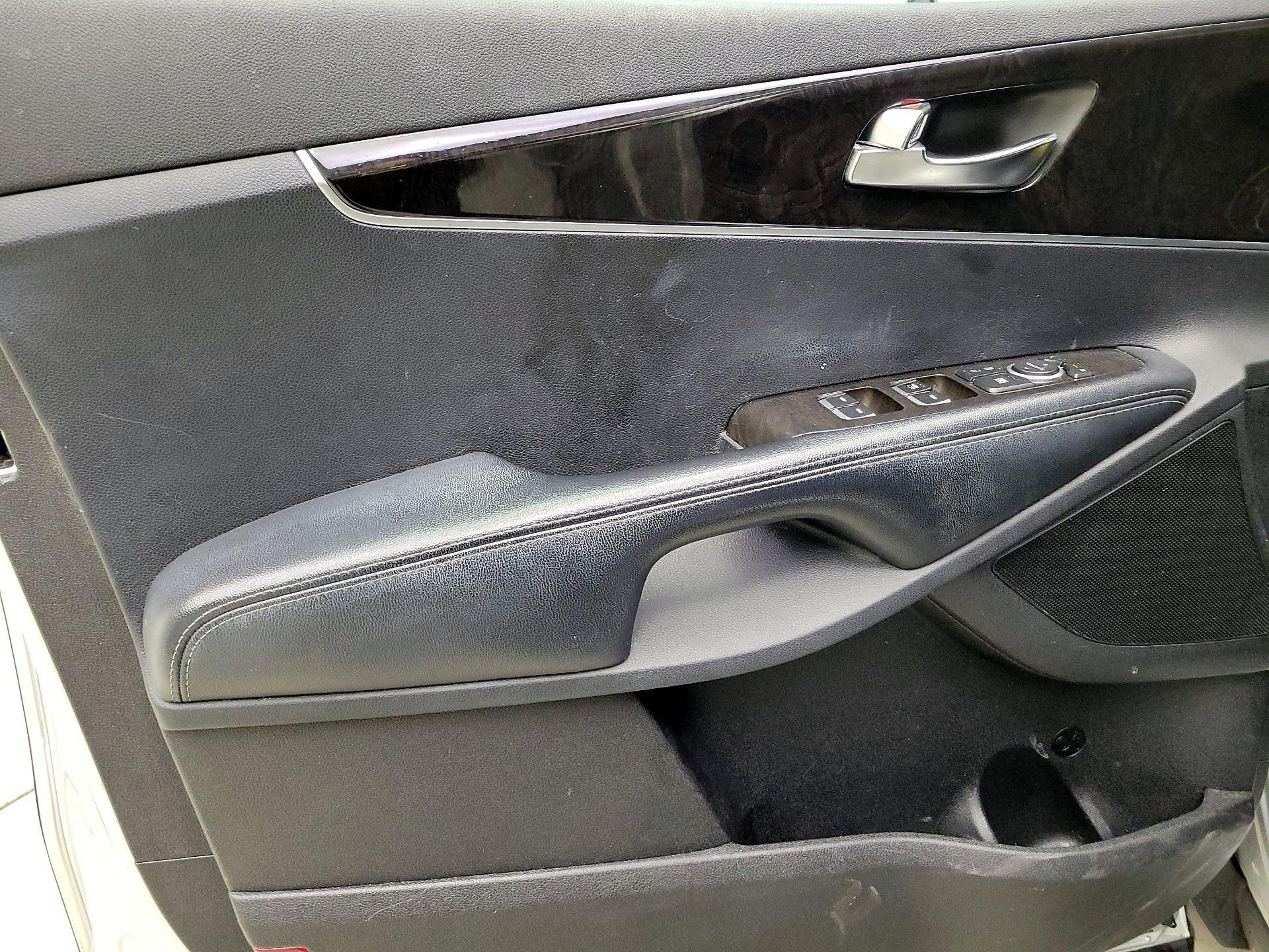 Thumbnail: 2017 Kia Sorento - 12