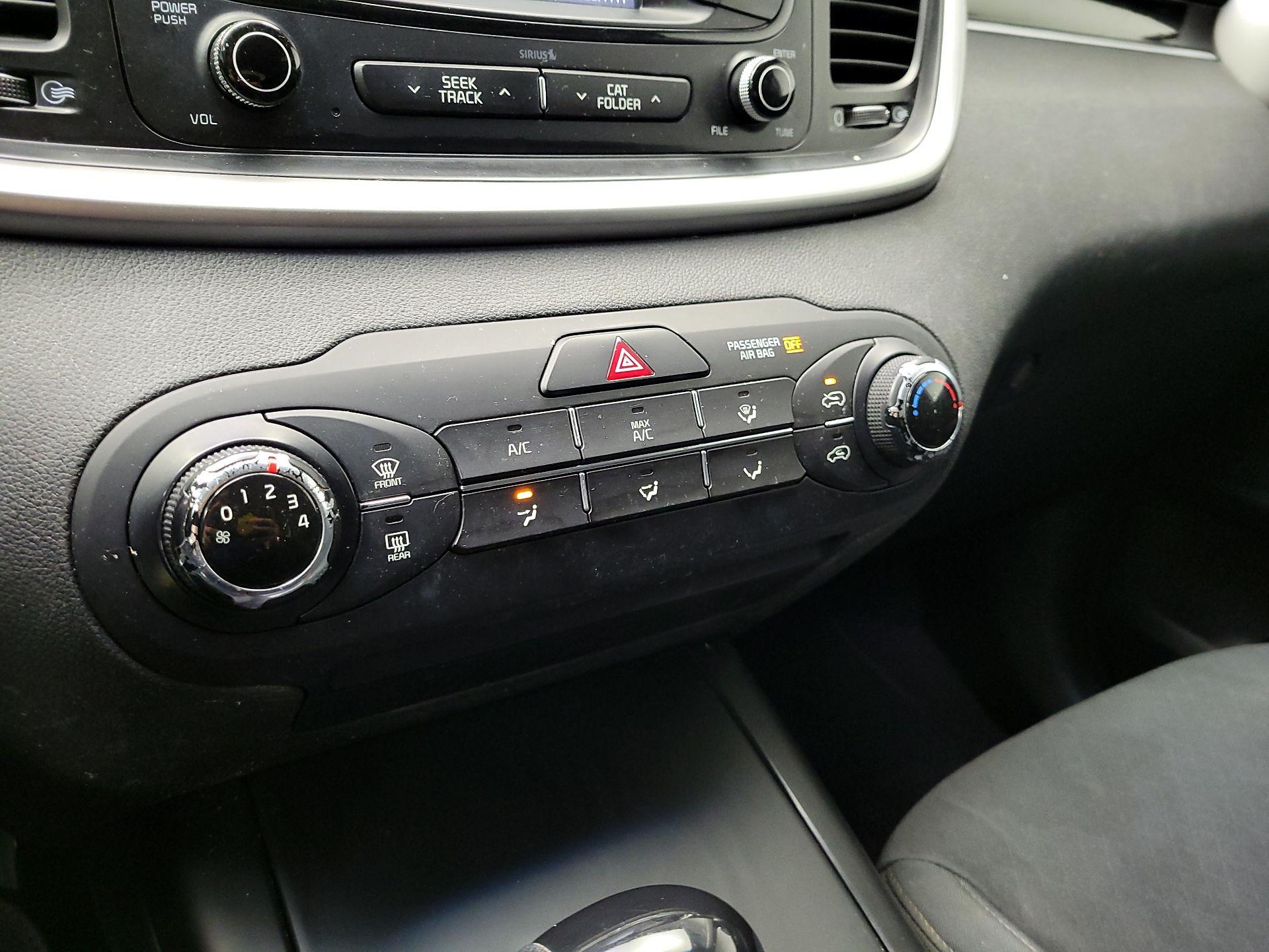 Thumbnail: 2017 Kia Sorento - 16