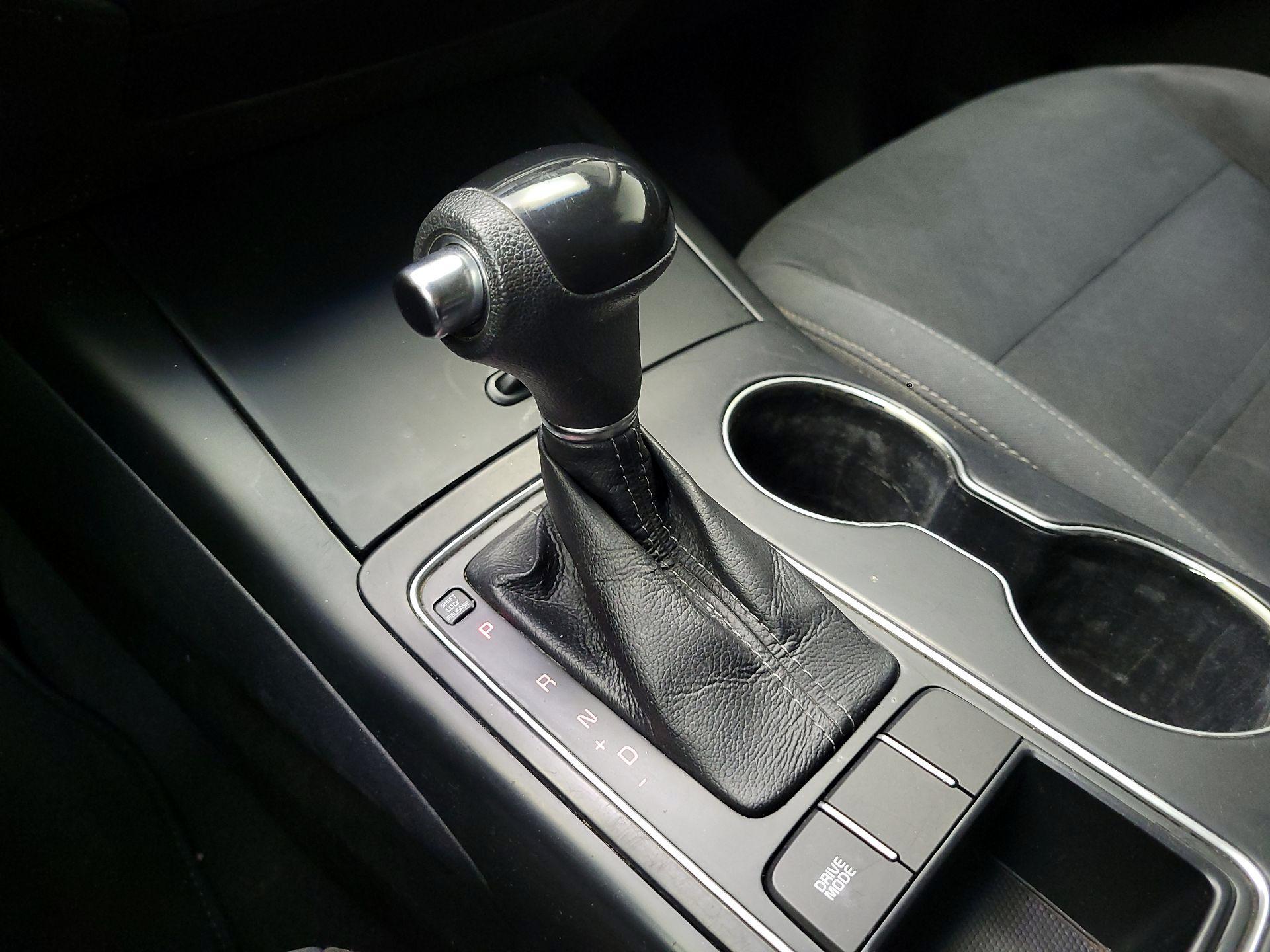 Thumbnail: 2017 Kia Sorento - 17