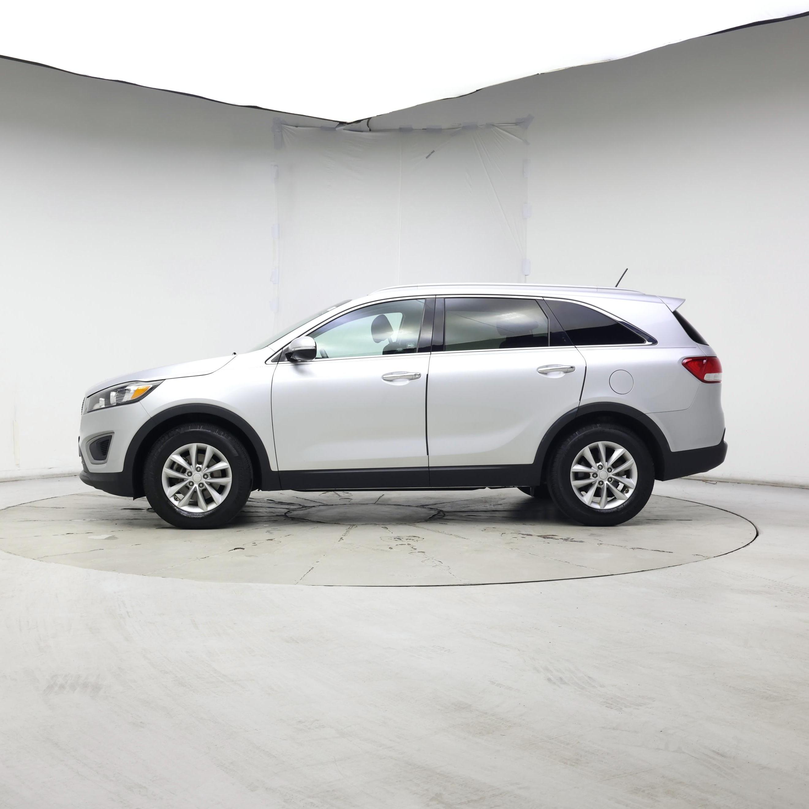 Thumbnail: 2017 Kia Sorento - 3