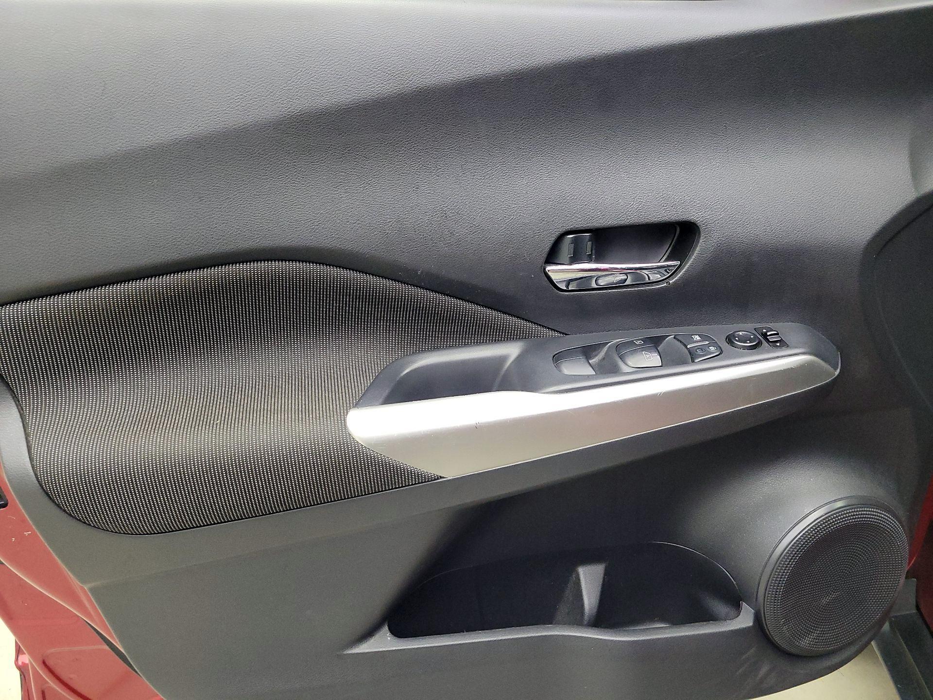 Thumbnail: 2020 Nissan Kicks - 12