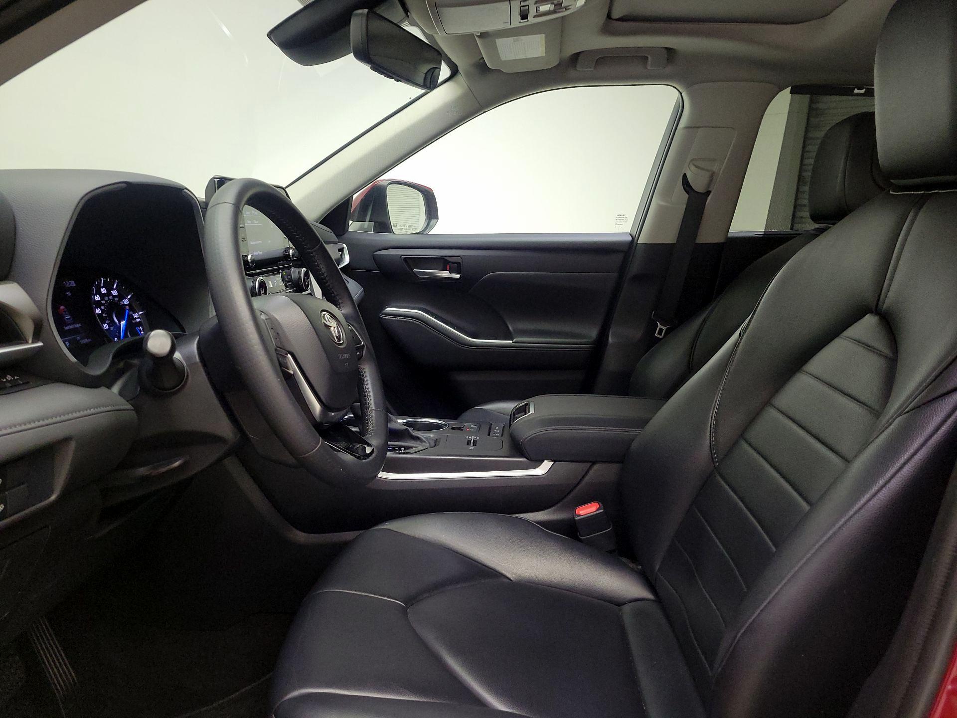 Thumbnail: 2021 Toyota Highlander - 11