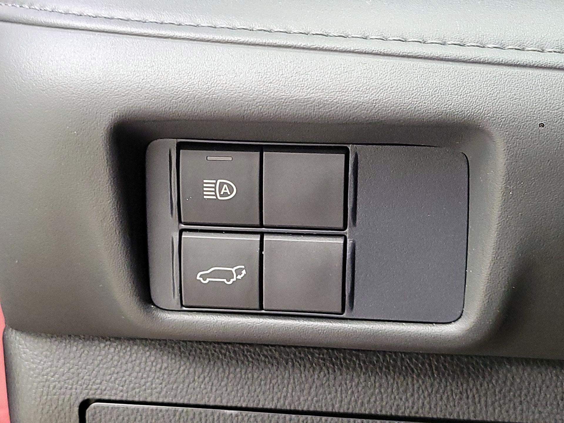 Thumbnail: 2021 Toyota Highlander - 13