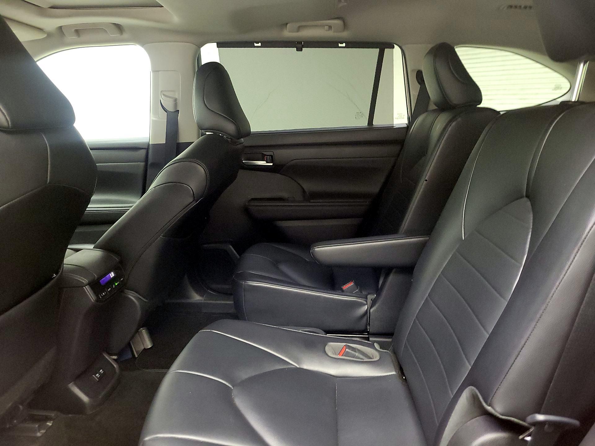 Thumbnail: 2021 Toyota Highlander - 20