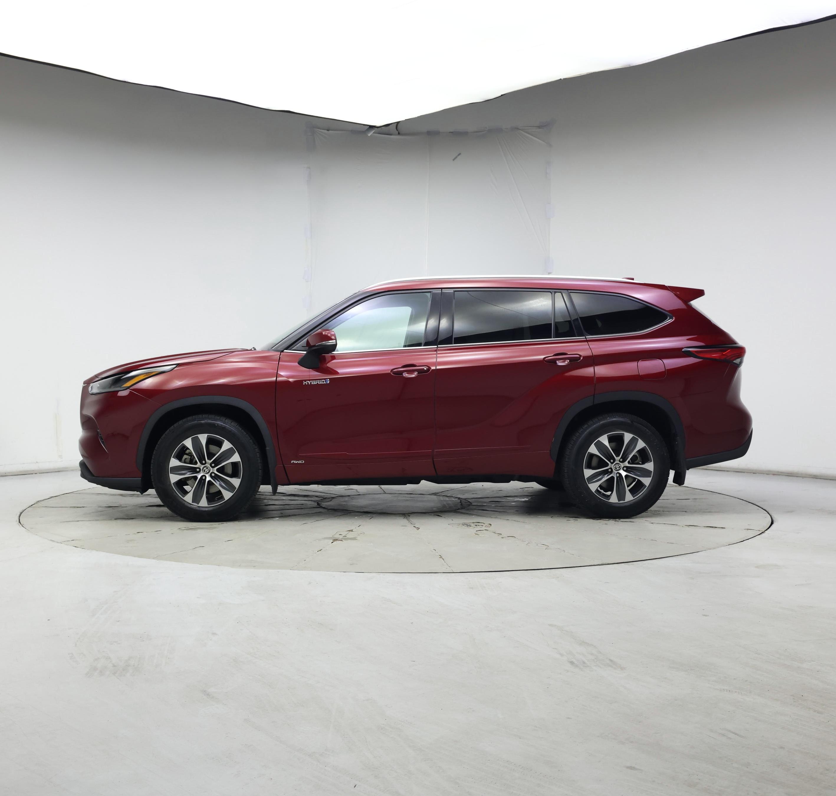 Thumbnail: 2021 Toyota Highlander - 3