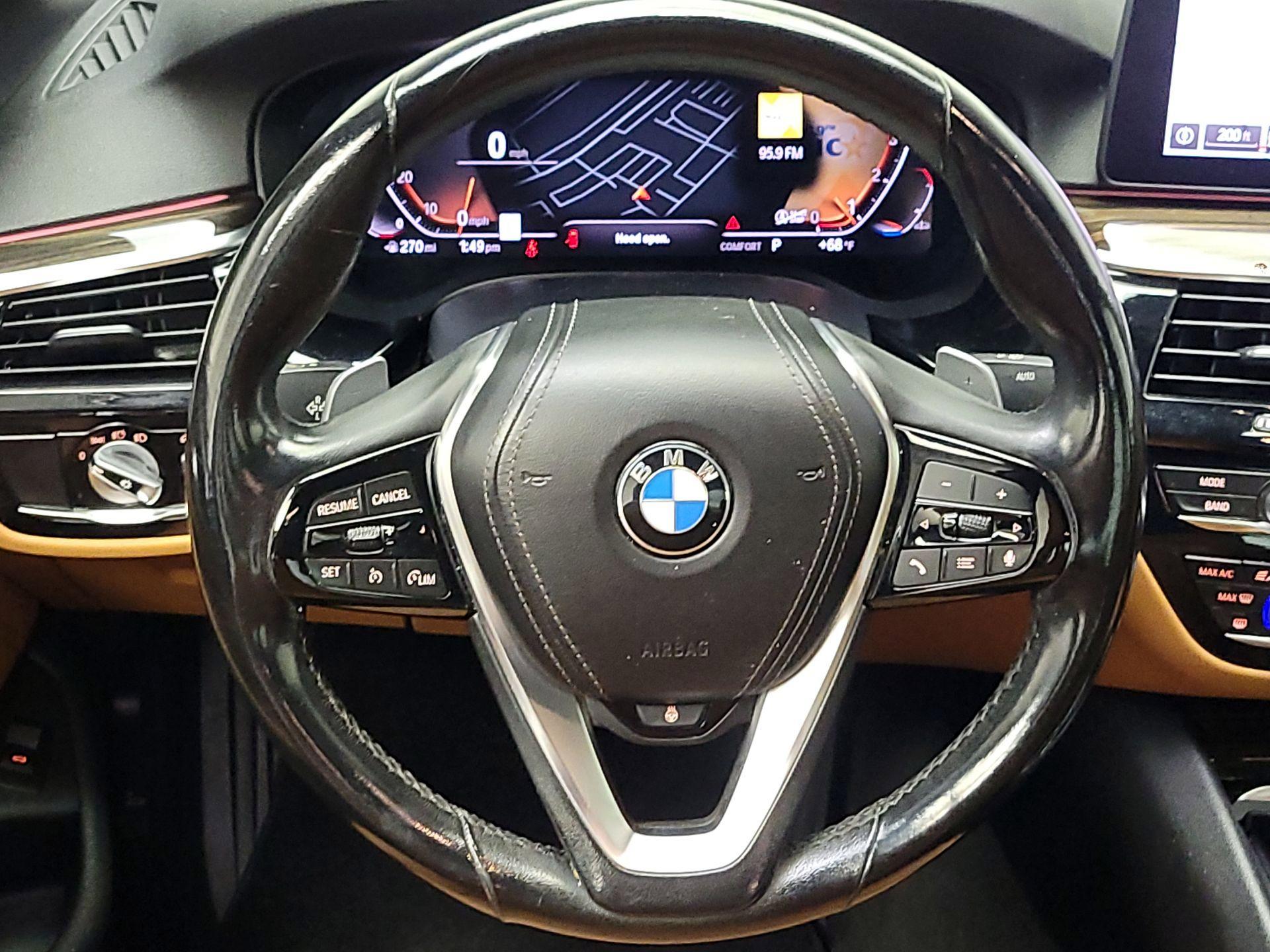 Thumbnail: 2021 BMW 5 Series - 10