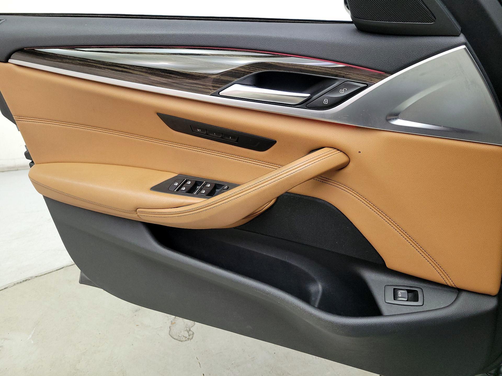 Thumbnail: 2021 BMW 5 Series - 12